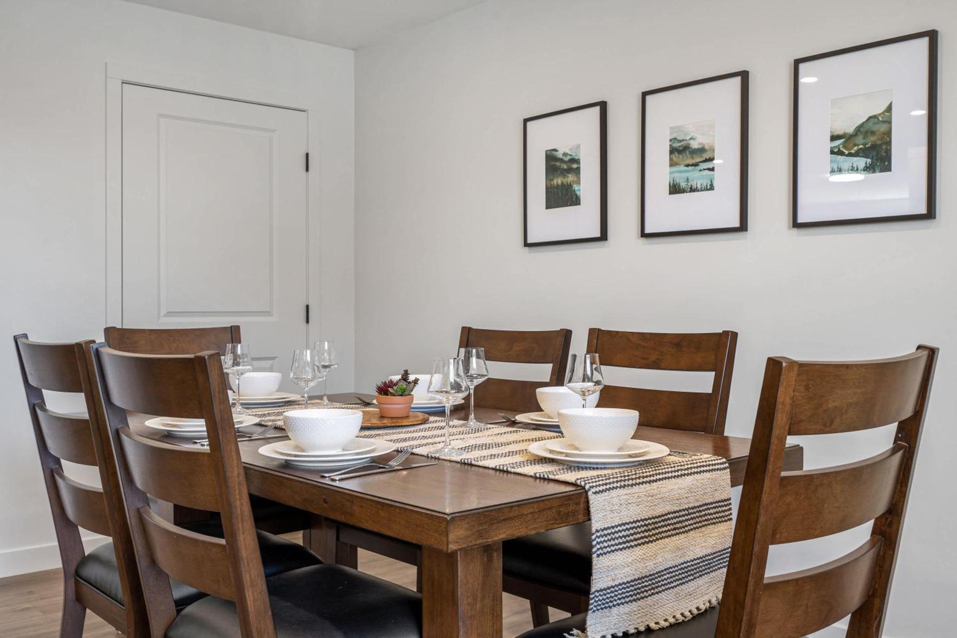 Livingston Way I Sleep 6 I Netflix I Kitchen I TV