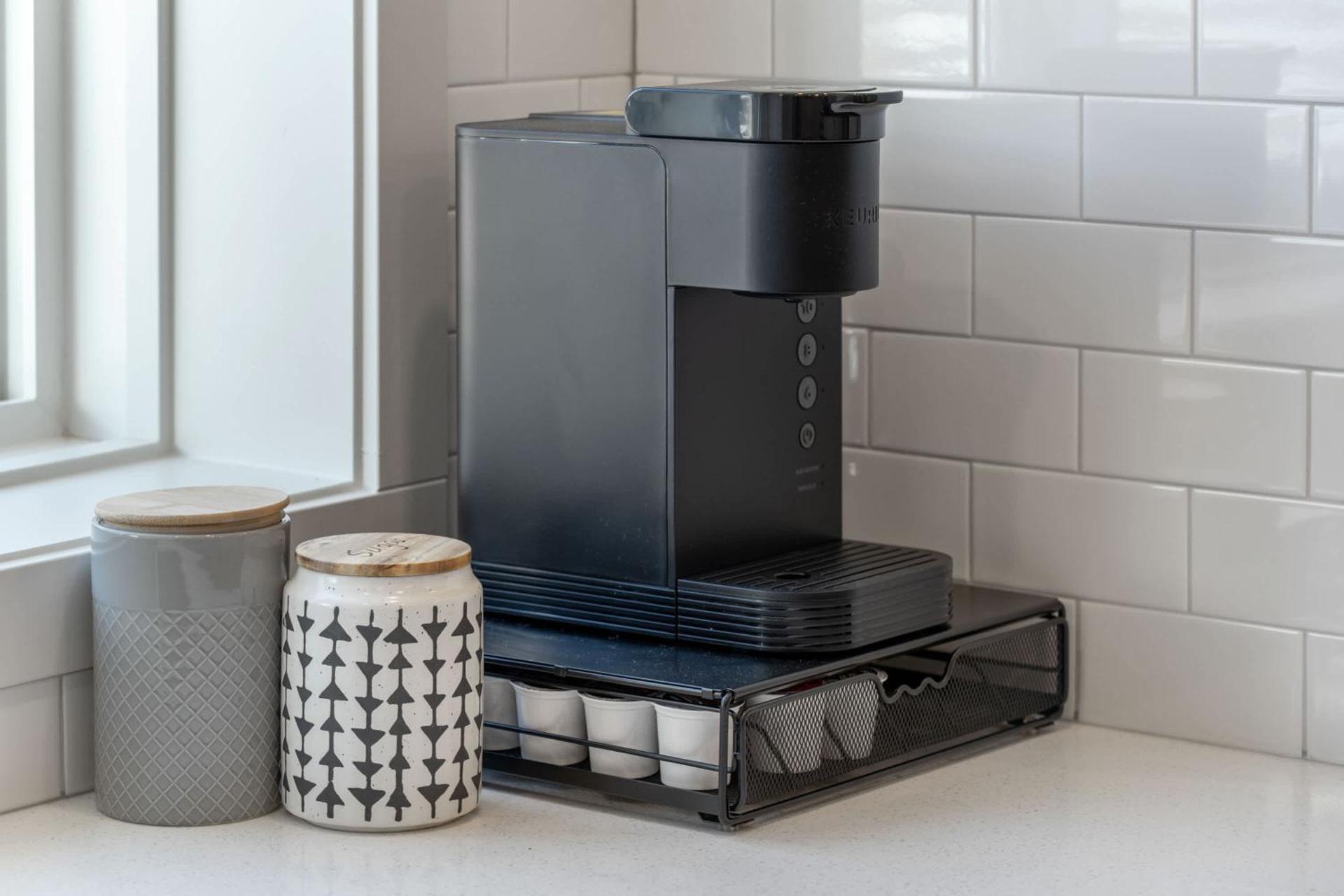 Livingston Way I Sleep 6 I Netflix I Kitchen I TV