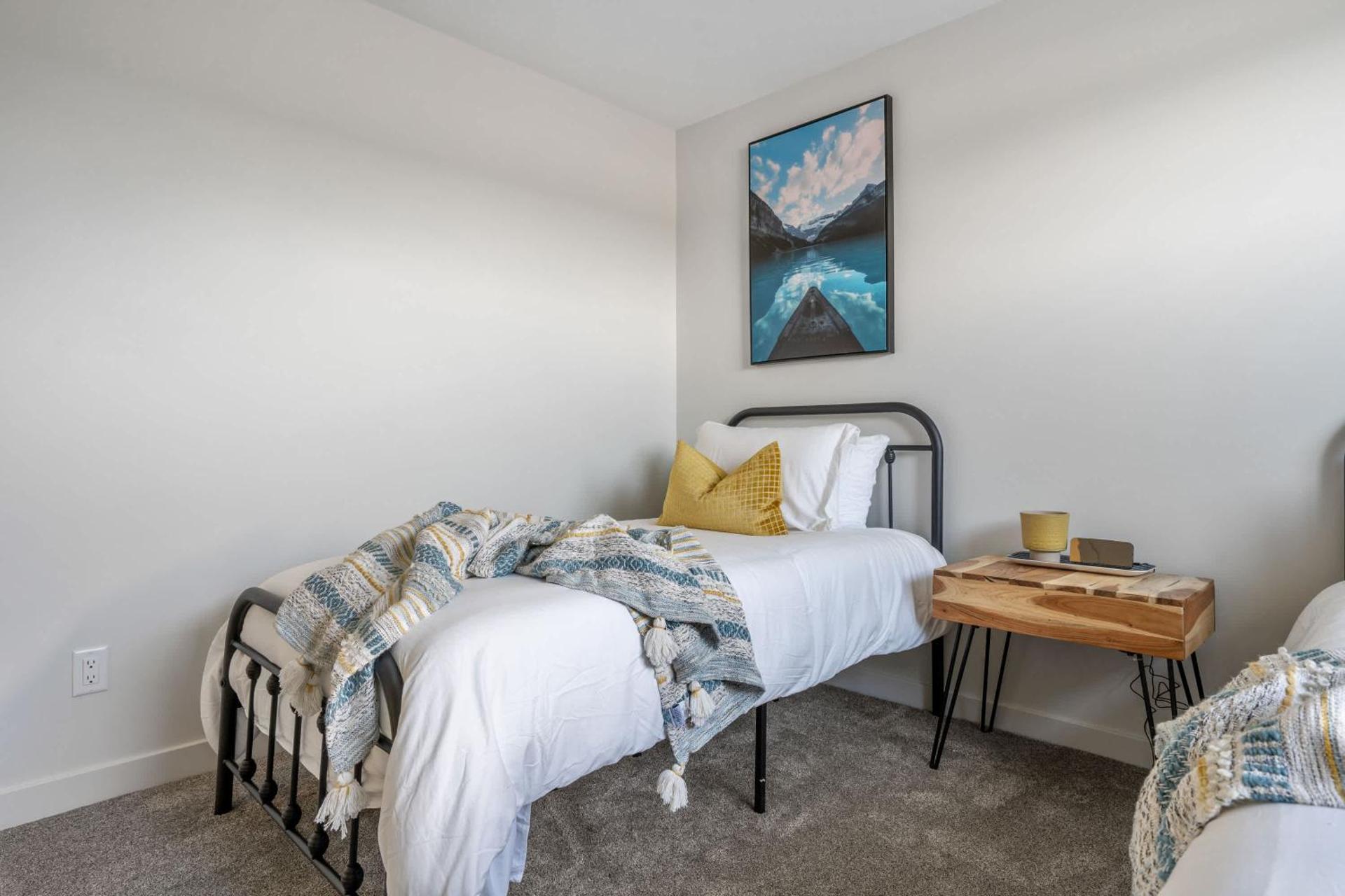 Livingston Way I Sleep 6 I Netflix I Kitchen I TV