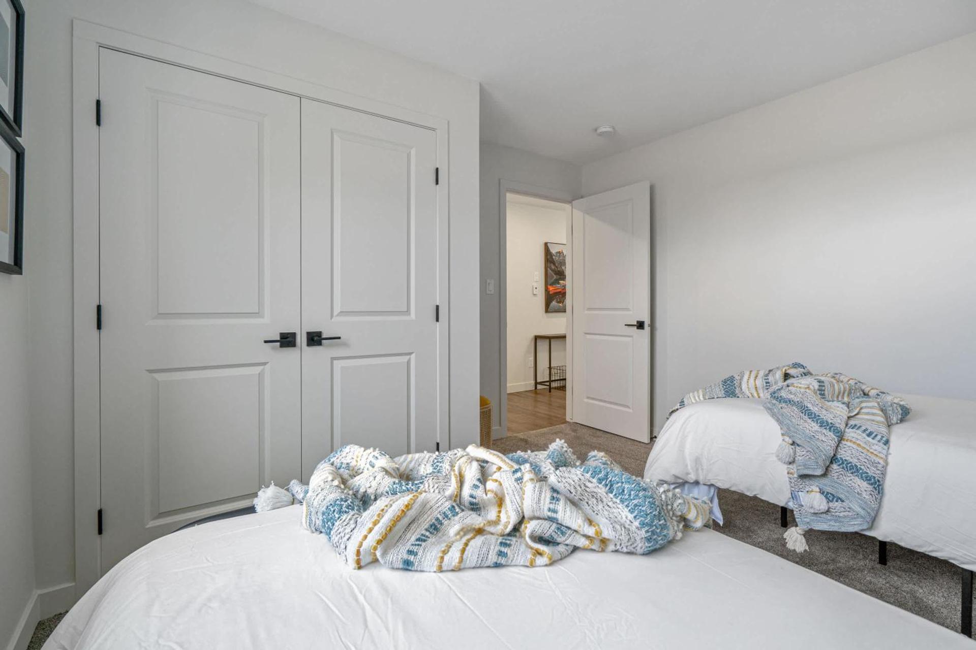 Livingston Way I Sleep 6 I Netflix I Kitchen I TV