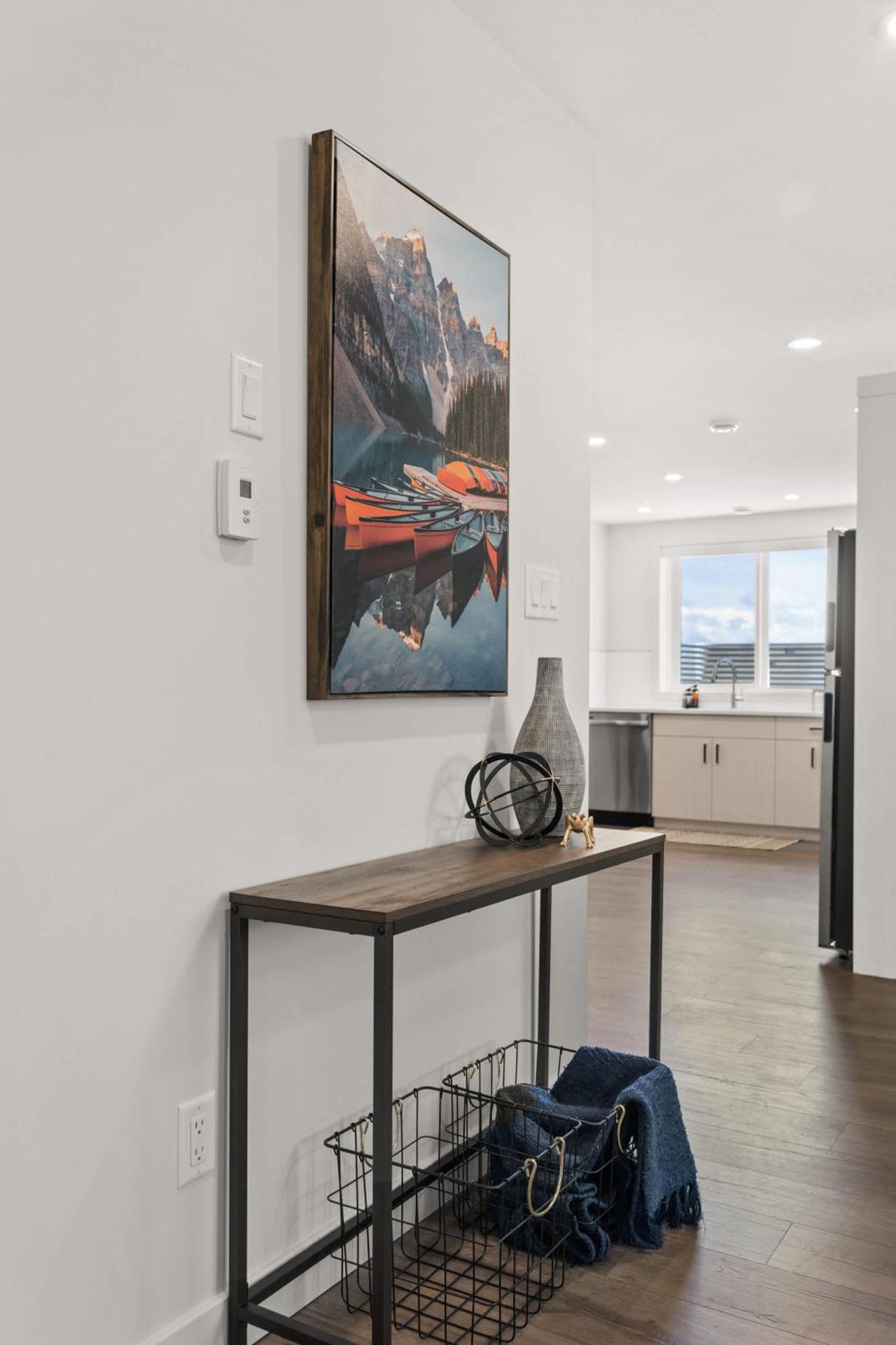 Livingston Way I Sleep 6 I Netflix I Kitchen I TV