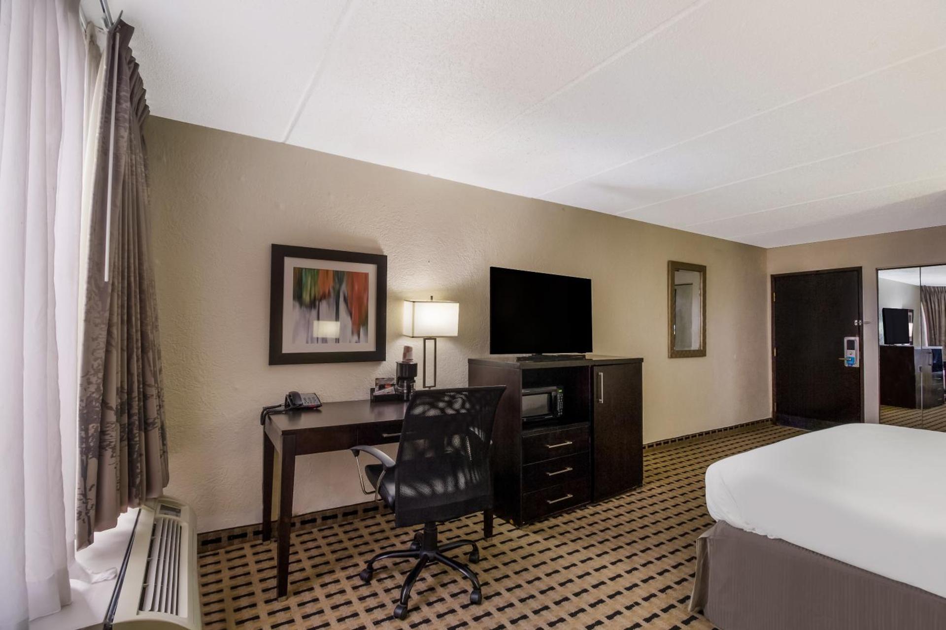 Clarion Pointe Lake Jackson - Clute