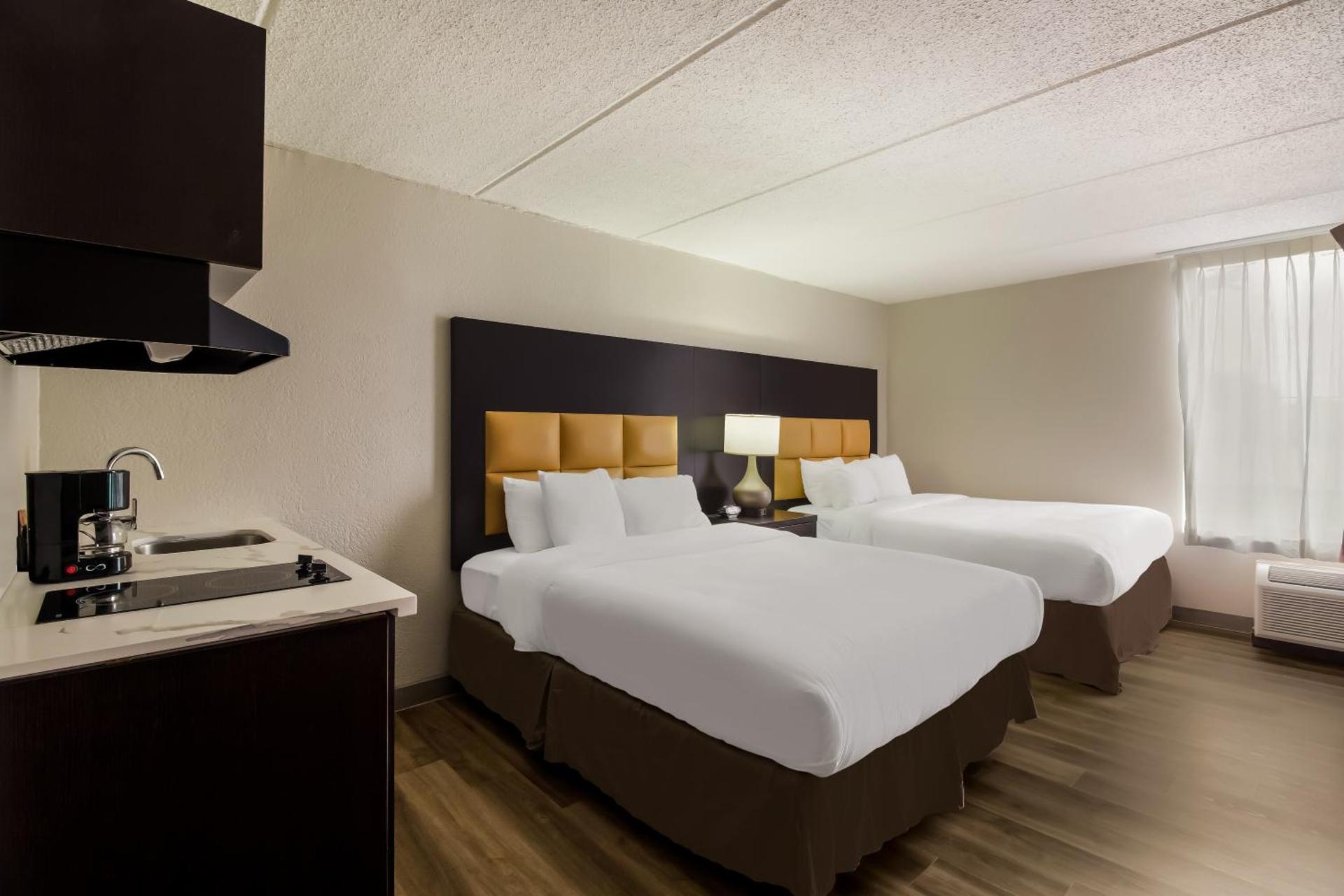 Clarion Pointe Lake Jackson - Clute