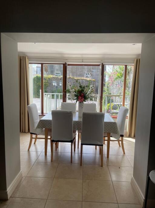 Elegant Townhouse steps from historic Birr Castle