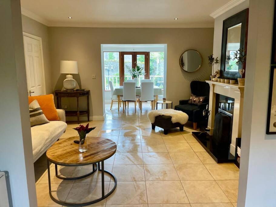 Elegant Townhouse steps from historic Birr Castle