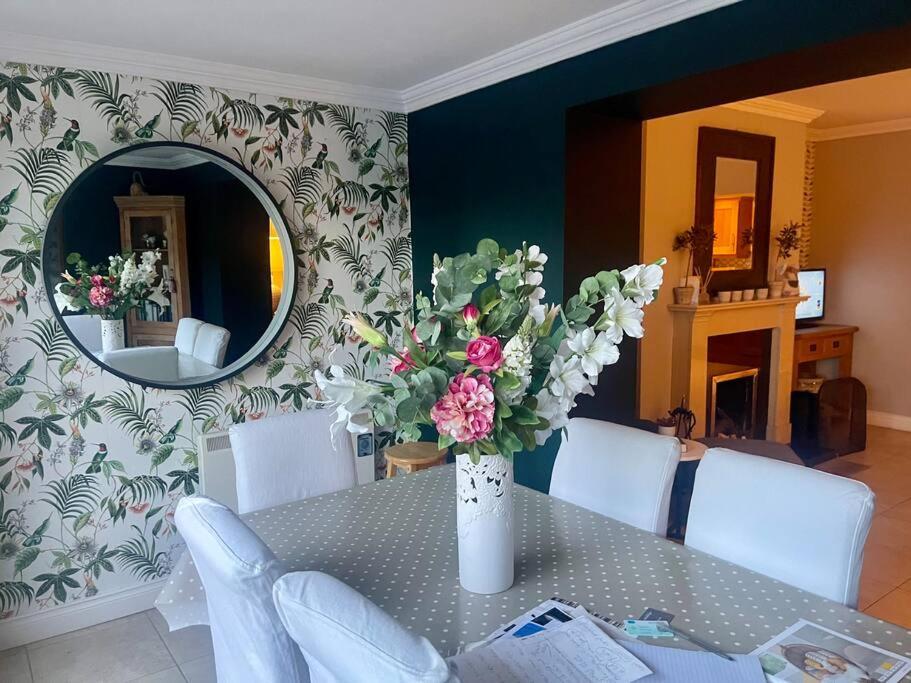 Elegant Townhouse steps from historic Birr Castle