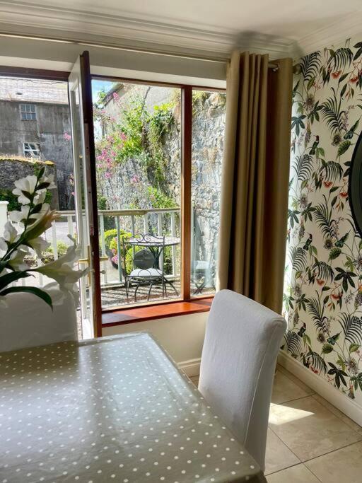 Elegant Townhouse steps from historic Birr Castle