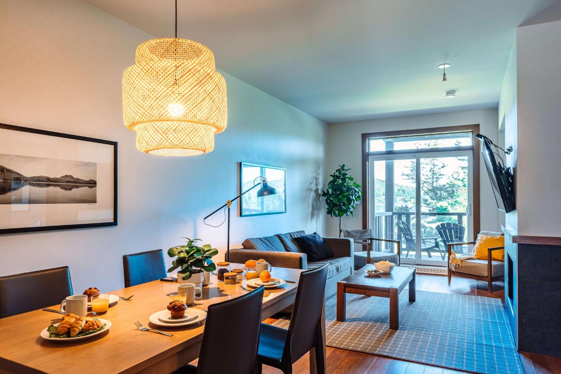 Lakefront & Mountain View - 1 Bedroom Resort Suite