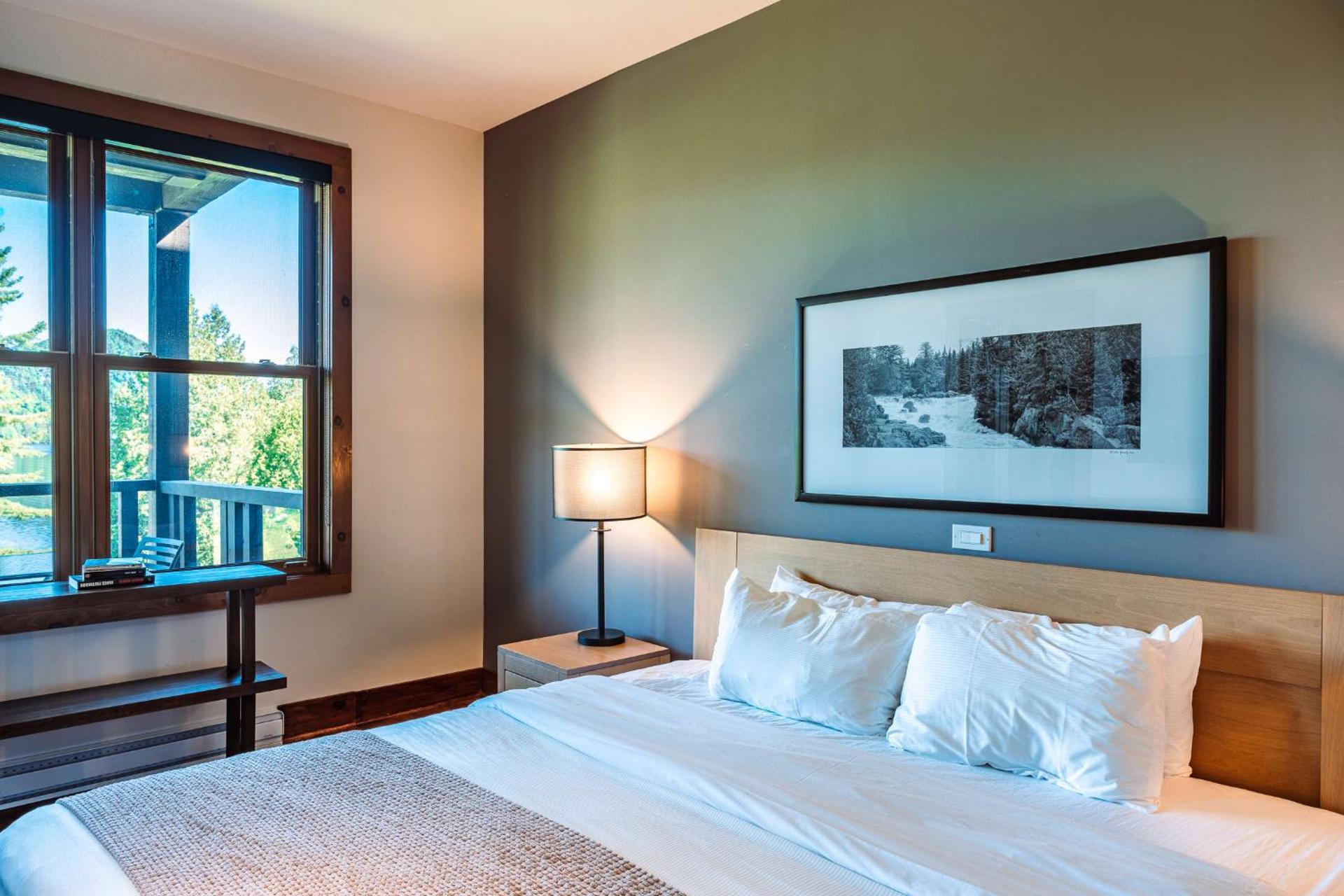 Lakefront & Mountain View - 1 Bedroom Resort Suite