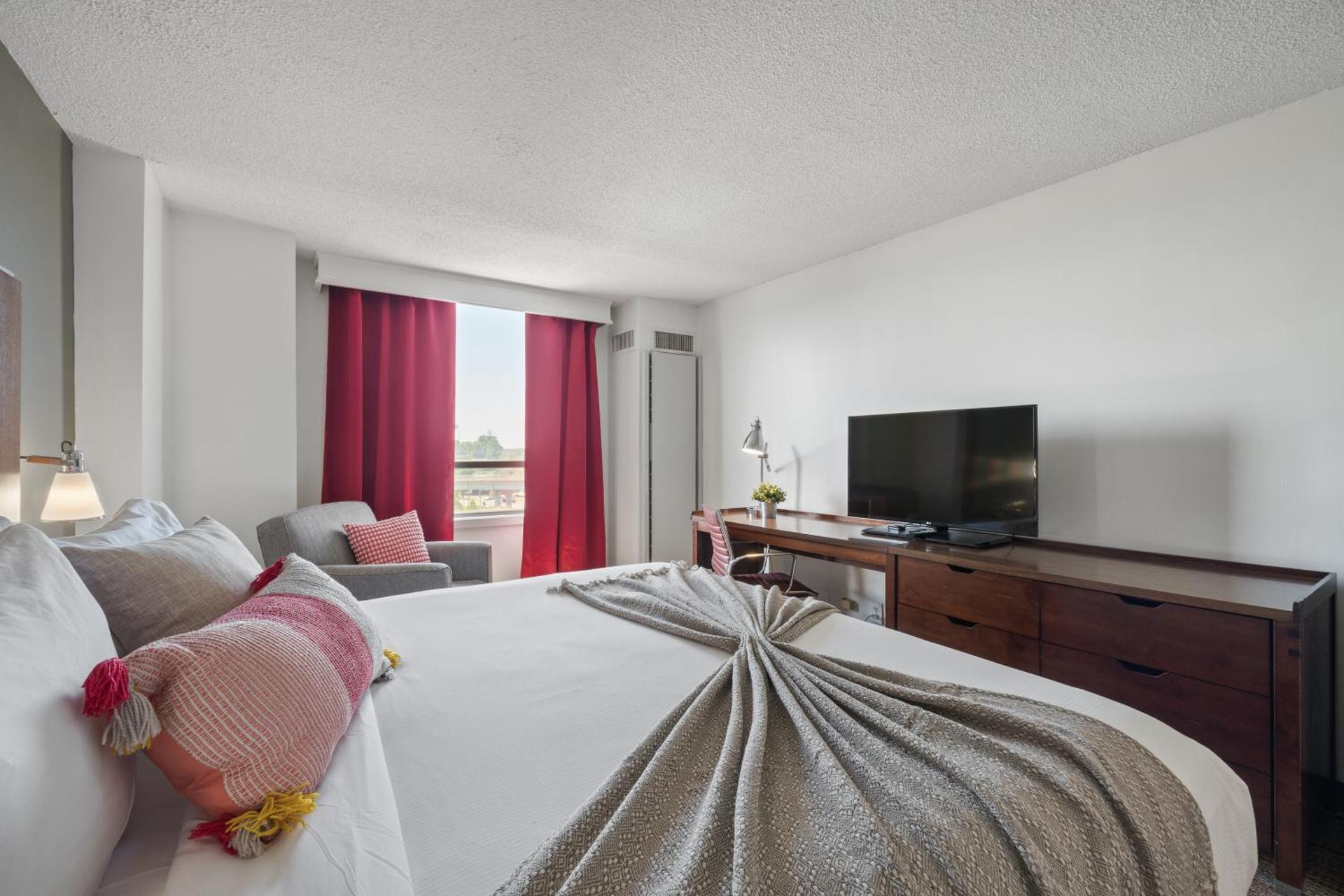 315 LoSo Hotel Airport