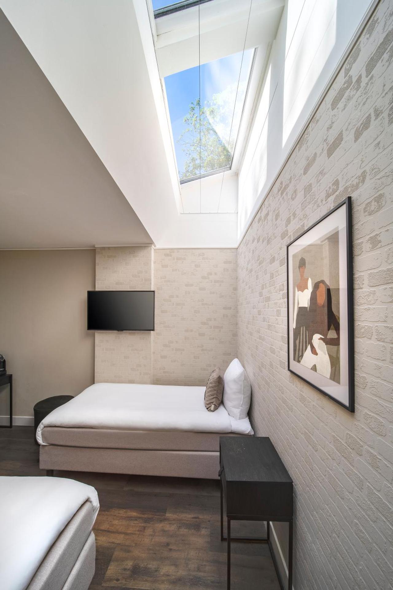 Ground Floor Triple Room without windows 