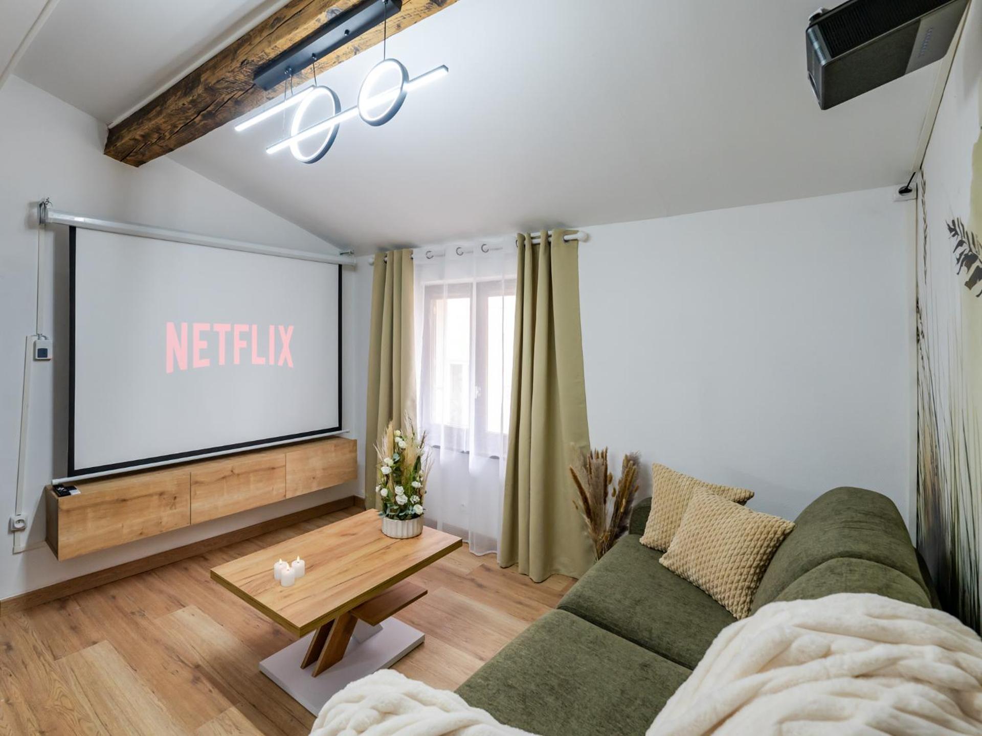 Communal lounge/ TV room