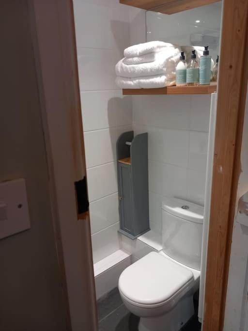 The Nook- Cotswold guest room