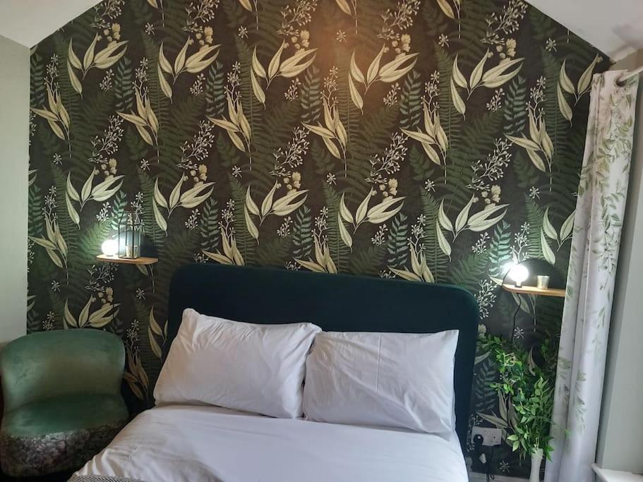 The Nook- Cotswold guest room