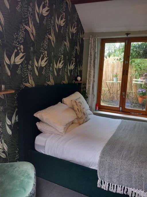 The Nook- Cotswold guest room