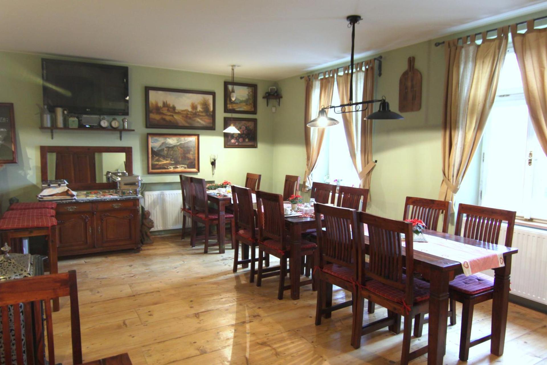 Communal lounge/ TV room