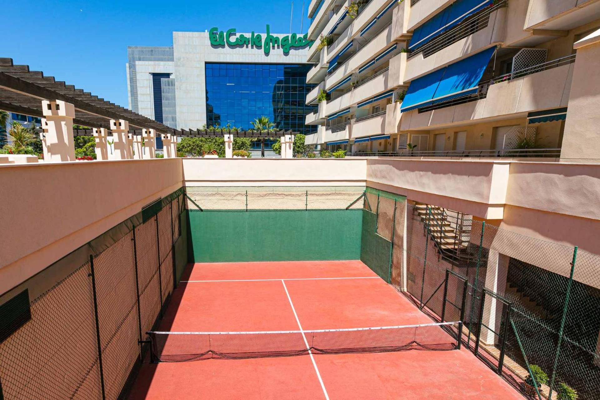 Puerto Banus, Marina Banus, 2BR, 2BTH, pool, parking, Marbella, 1J