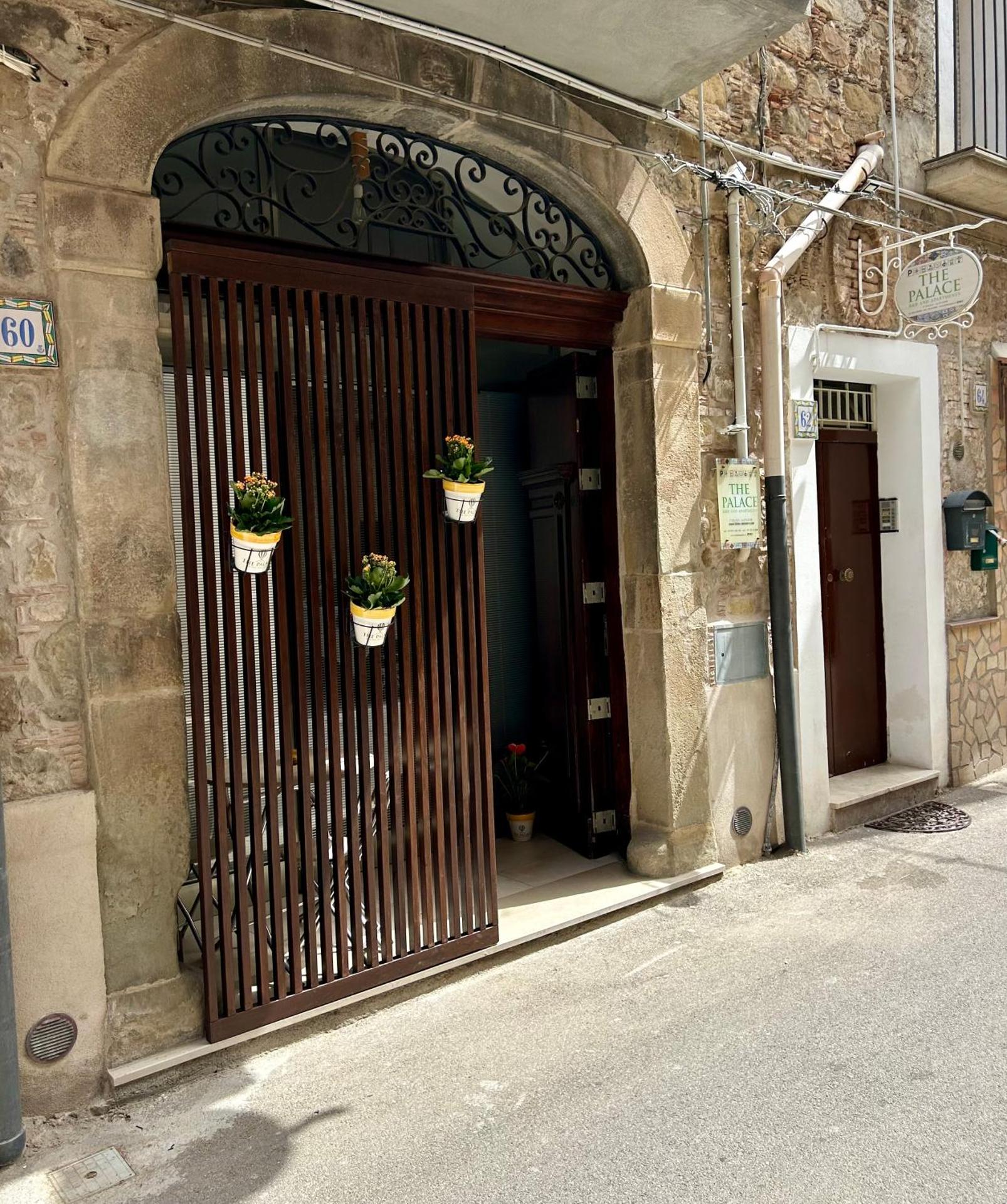 King Studio with Sofa Bed