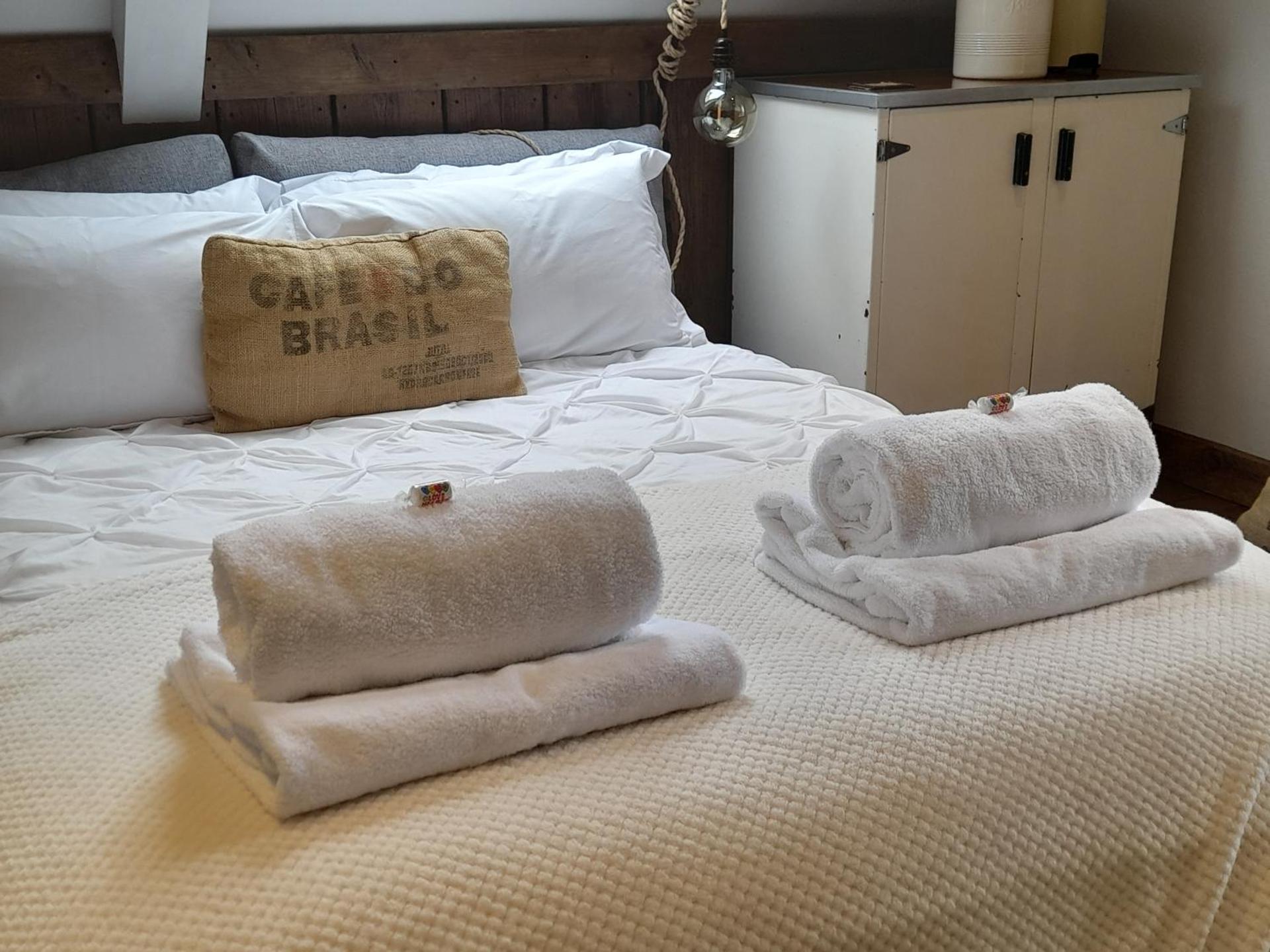 Quaint Studio Loft Room nr Hampton Court