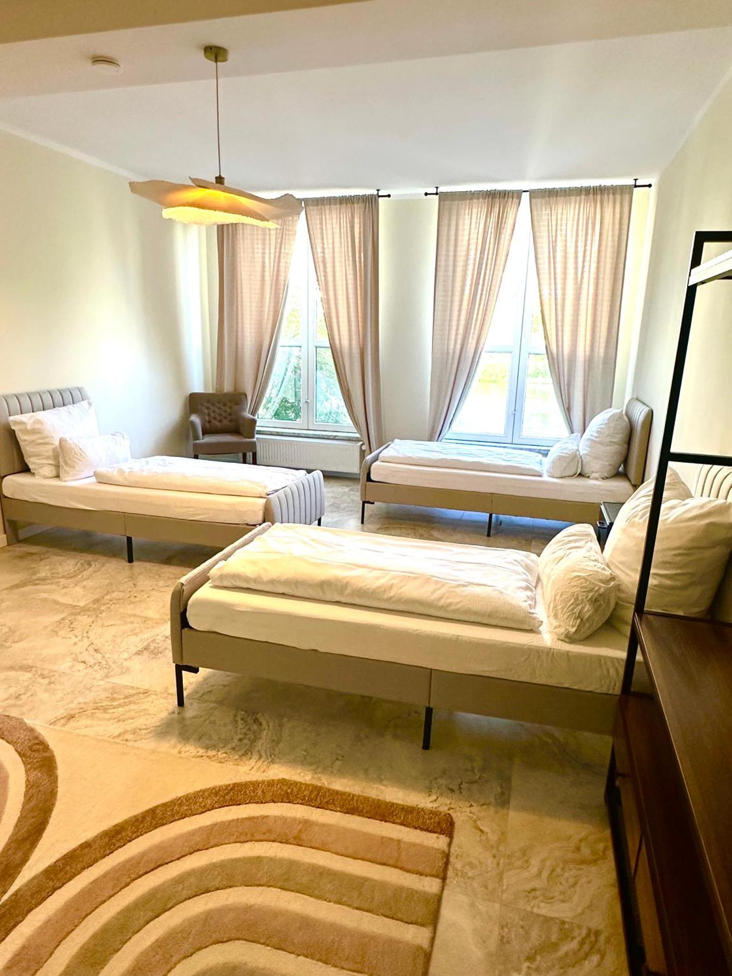 Sanierte 5 Zimmer Luxus Standard Apartment auf 350qm