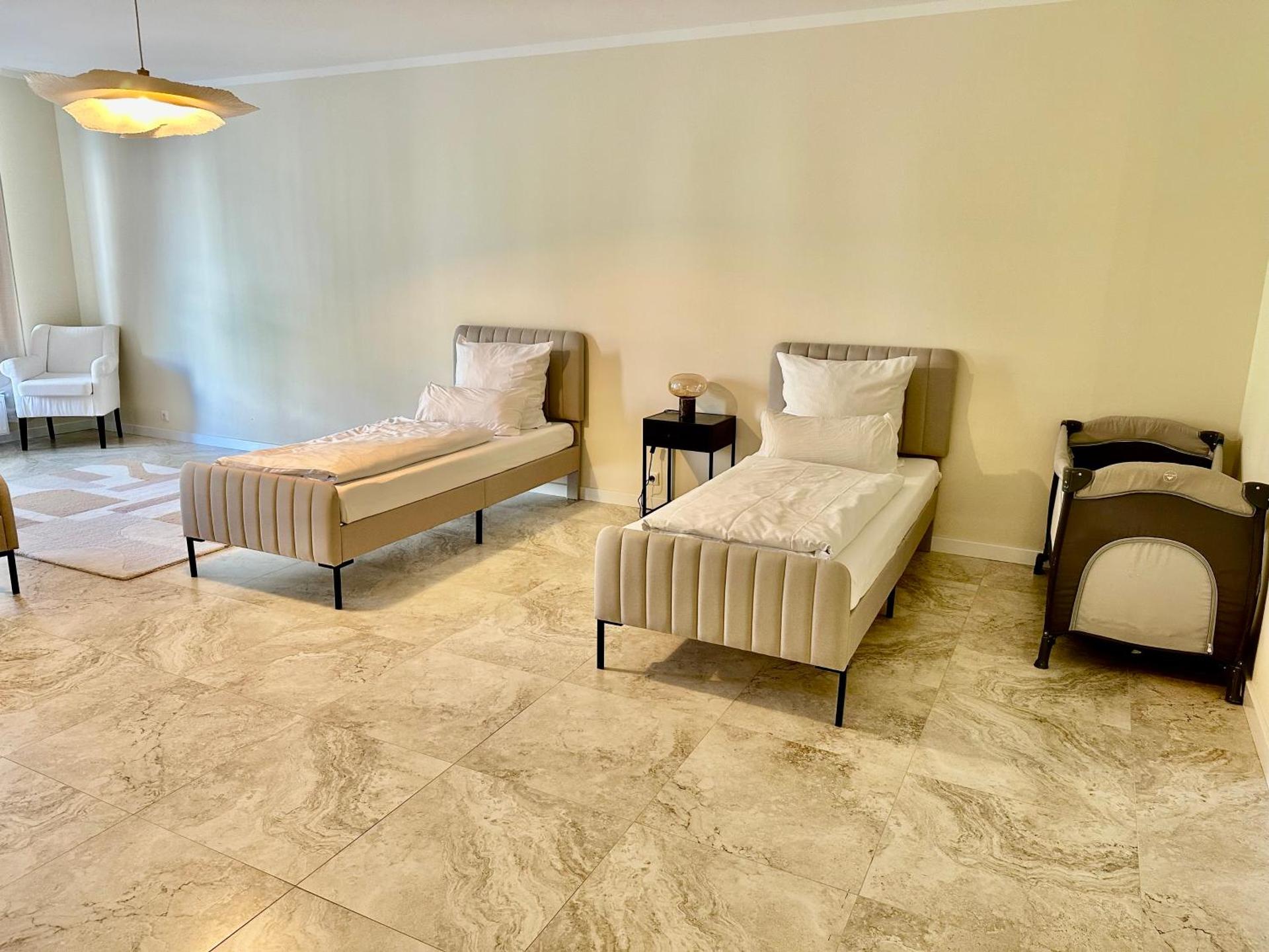 Sanierte 5 Zimmer Luxus Standard Apartment auf 350qm