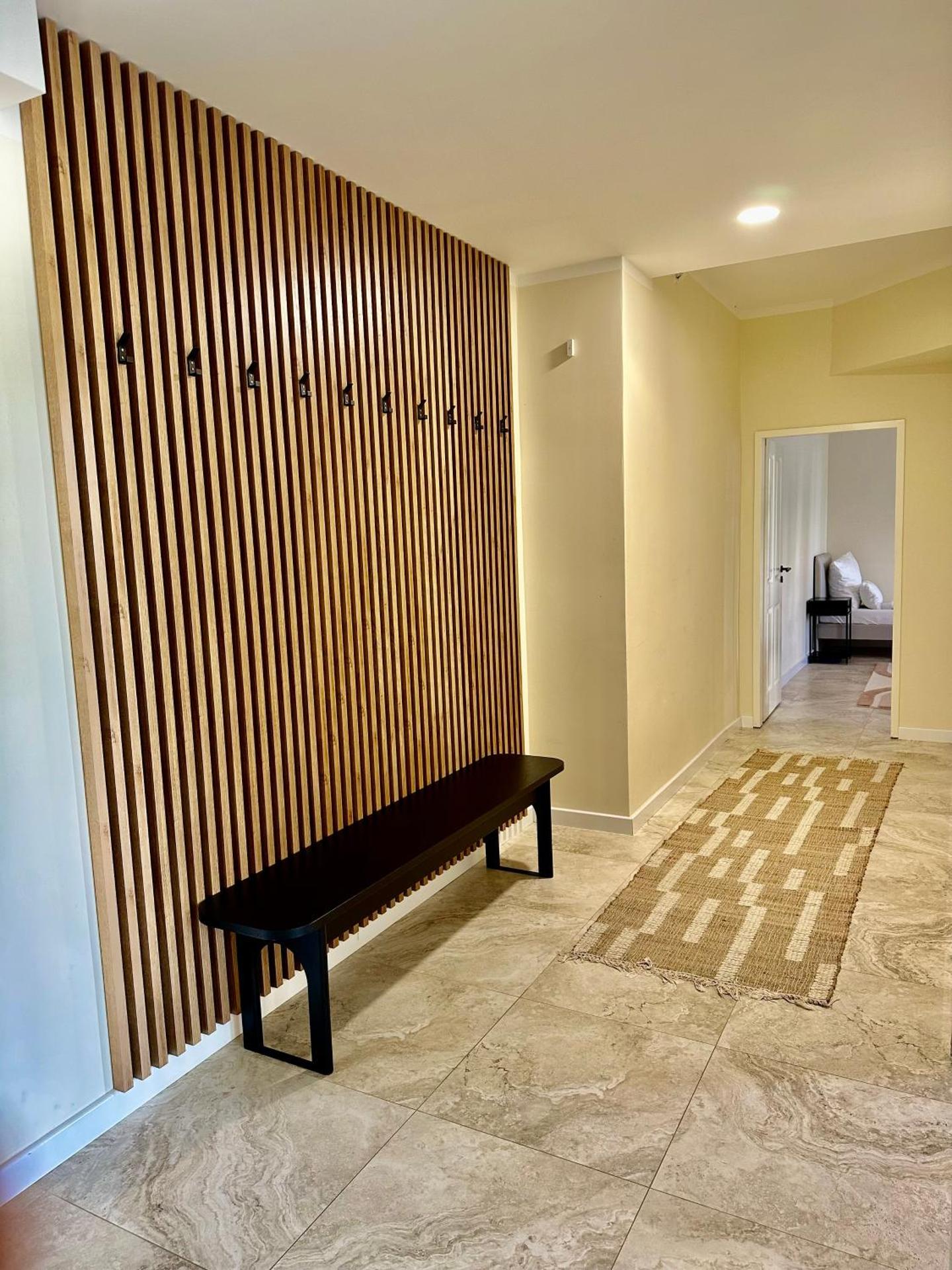 Sanierte 5 Zimmer Luxus Standard Apartment auf 350qm