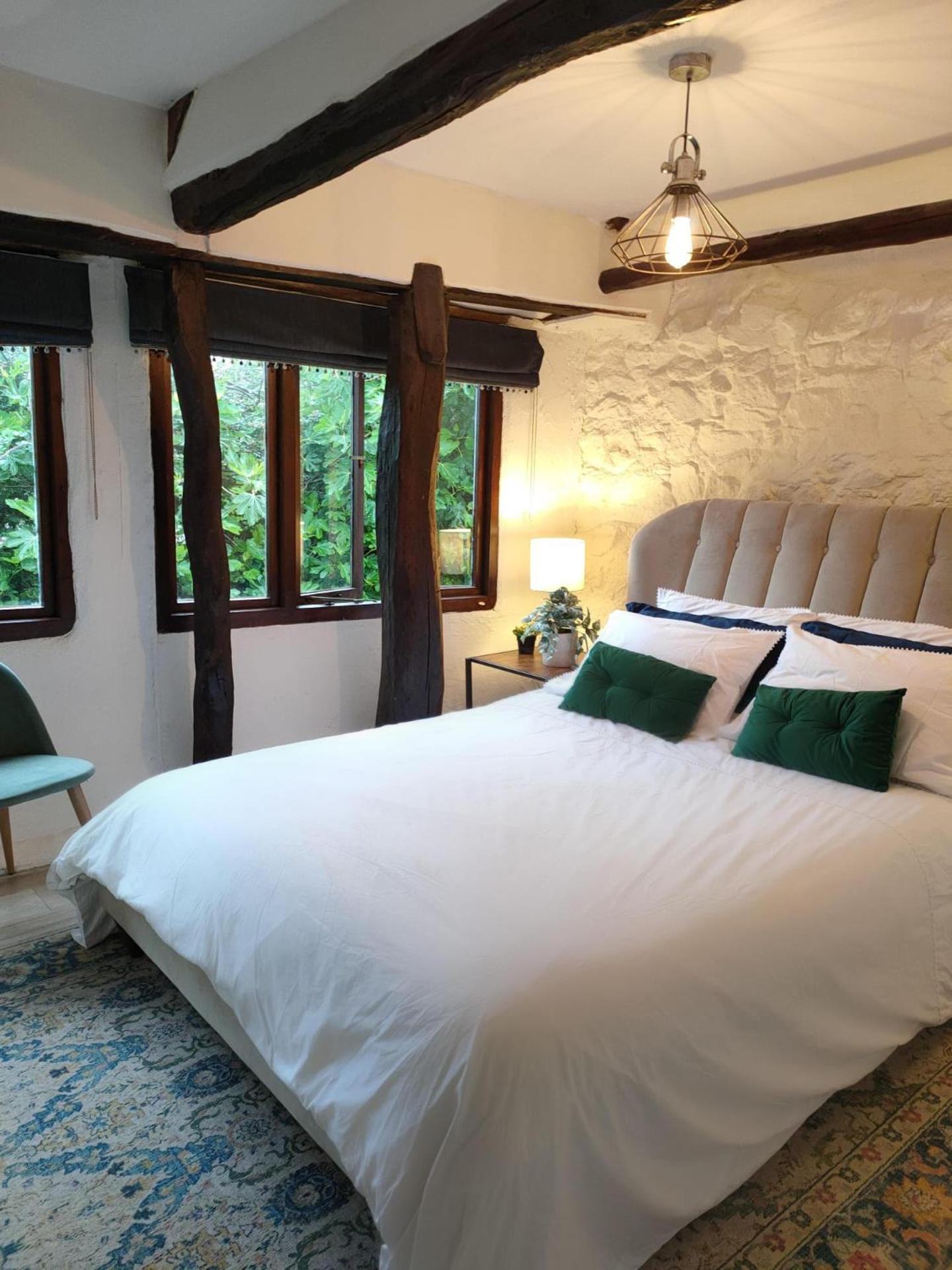 Historic Property with Stunning Views (Walk to the pub)