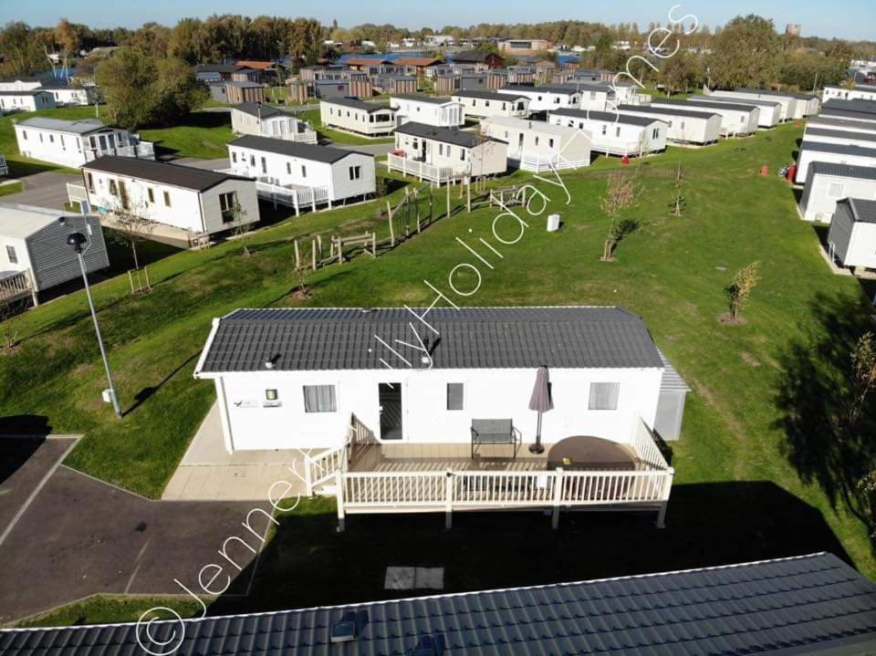 Kestral Close caravan holidays with hot tub