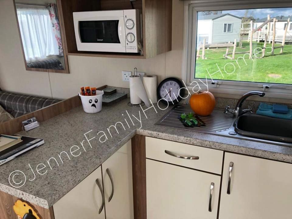 Kestral Close caravan holidays with hot tub