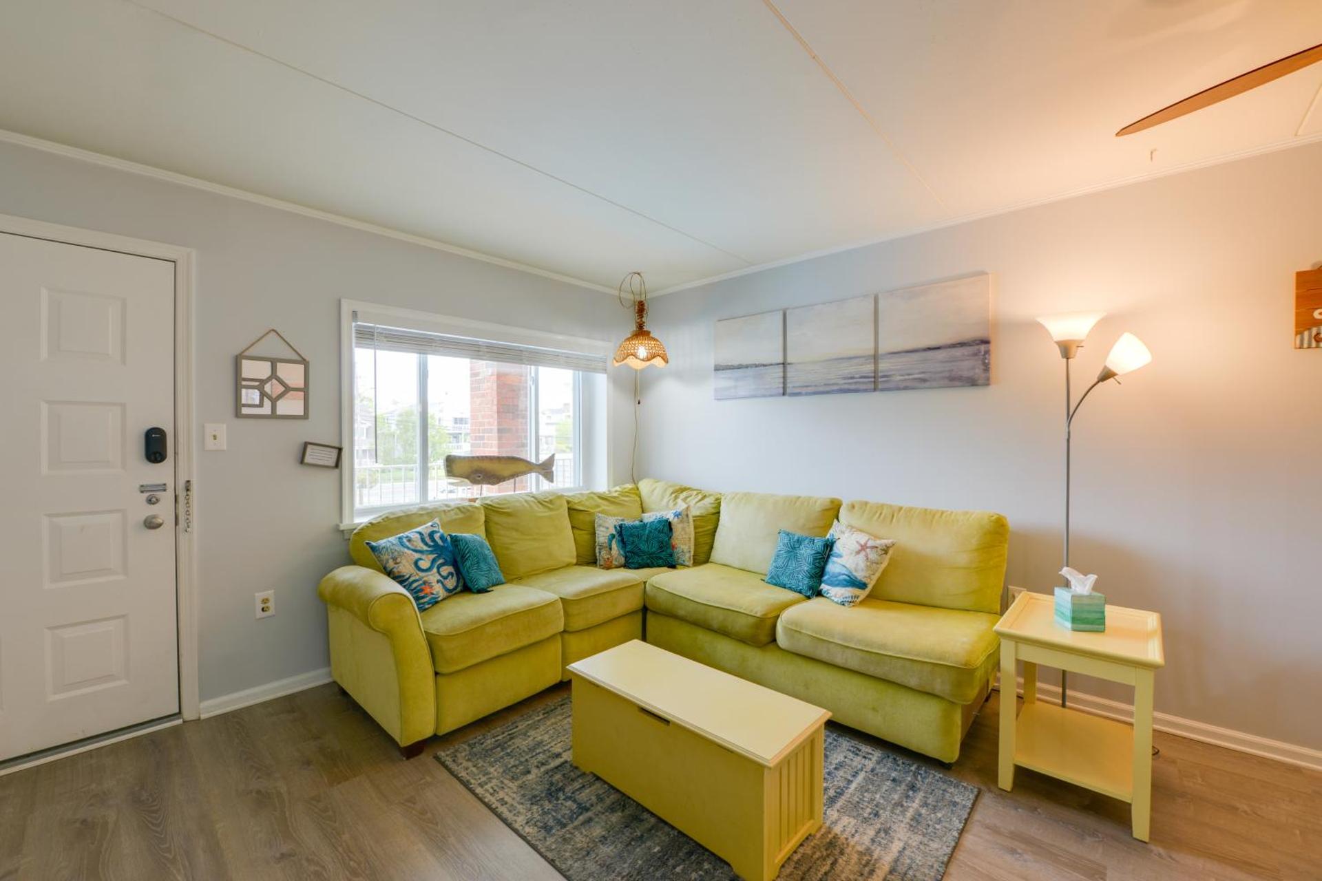 Bright Condo Half-Block to Cape May Beach!