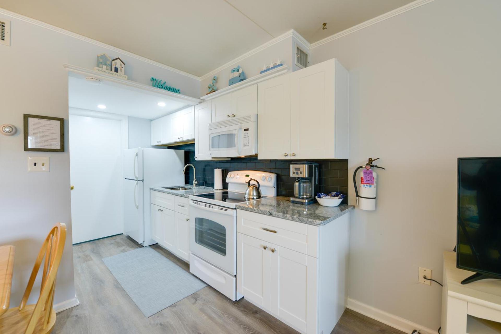 Bright Condo Half-Block to Cape May Beach!