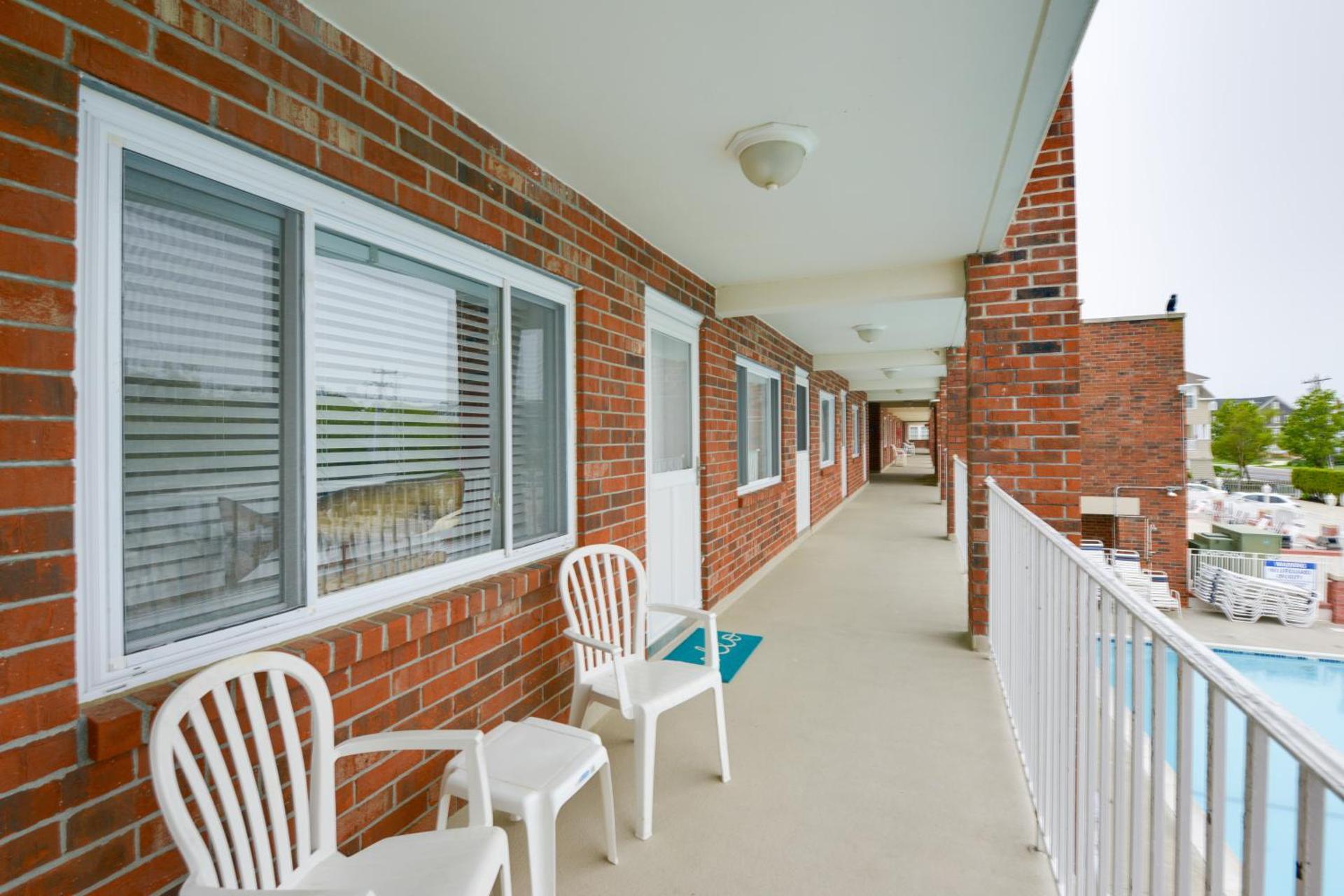 Bright Condo Half-Block to Cape May Beach!