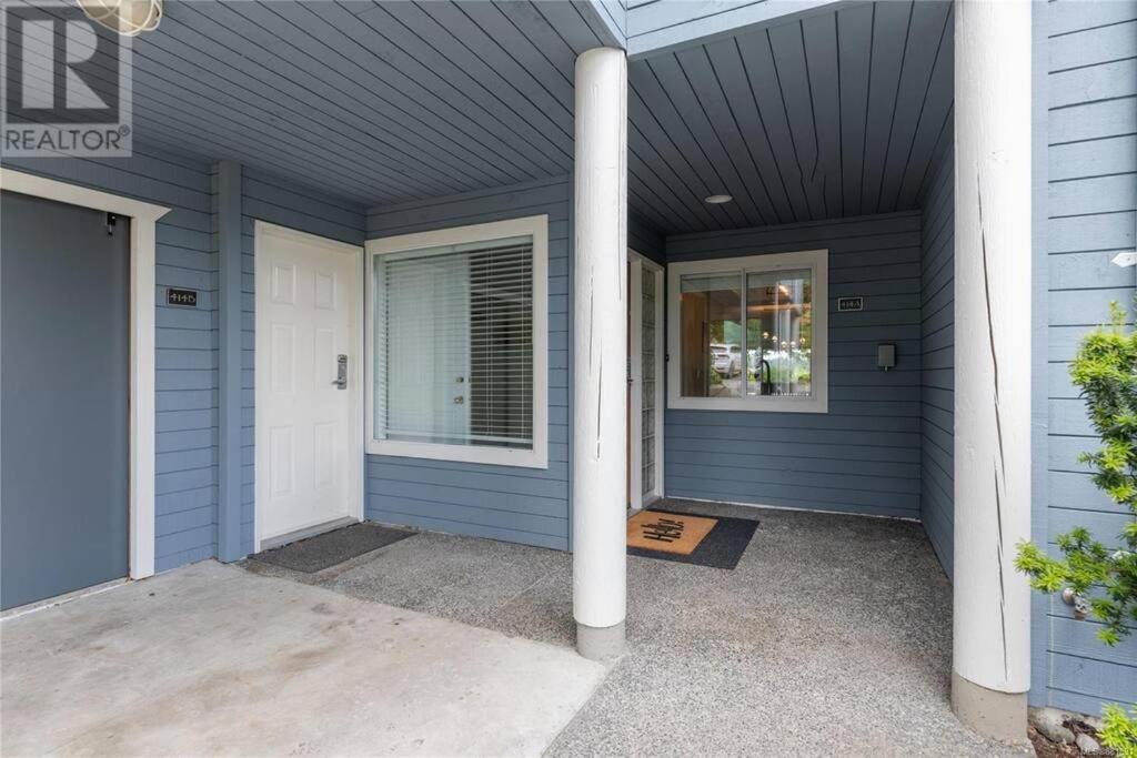 Aloha Cottage, Nanoose Bay - 2 Bdrm Oceanfront Unit with Private Deck
