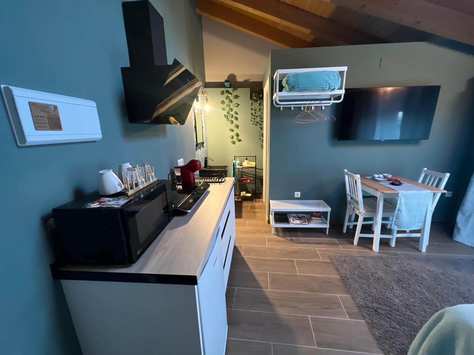 Kitchen or kitchenette