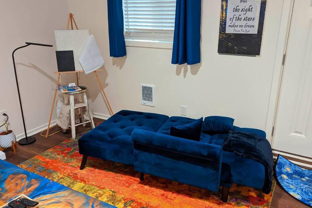 The Van Gogh Apartment - a cozy, creative retreat