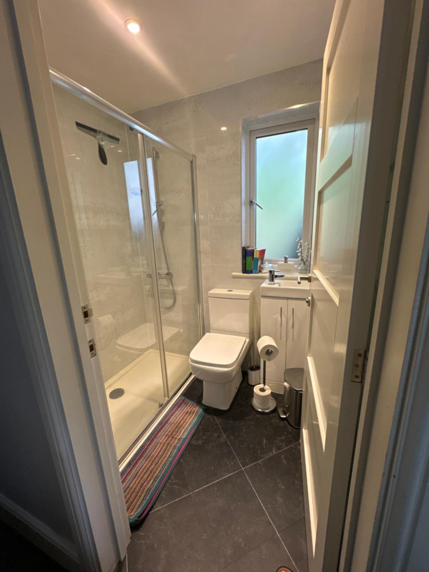 Thistle Lodge - Quiet Garden lodge with off road parking