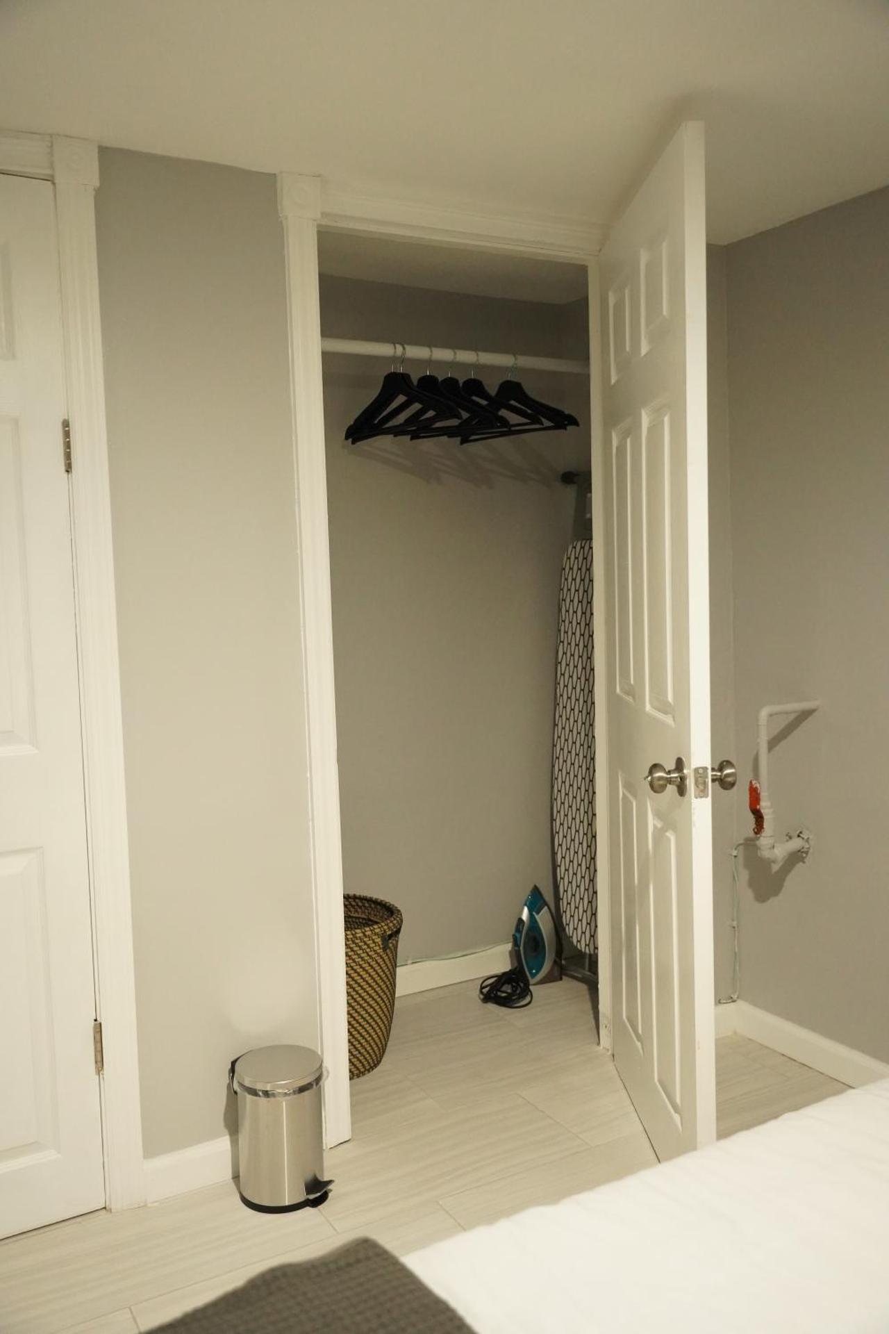 Cozy 2 Bedroom In A Lovely Forest Hills Neighborhood