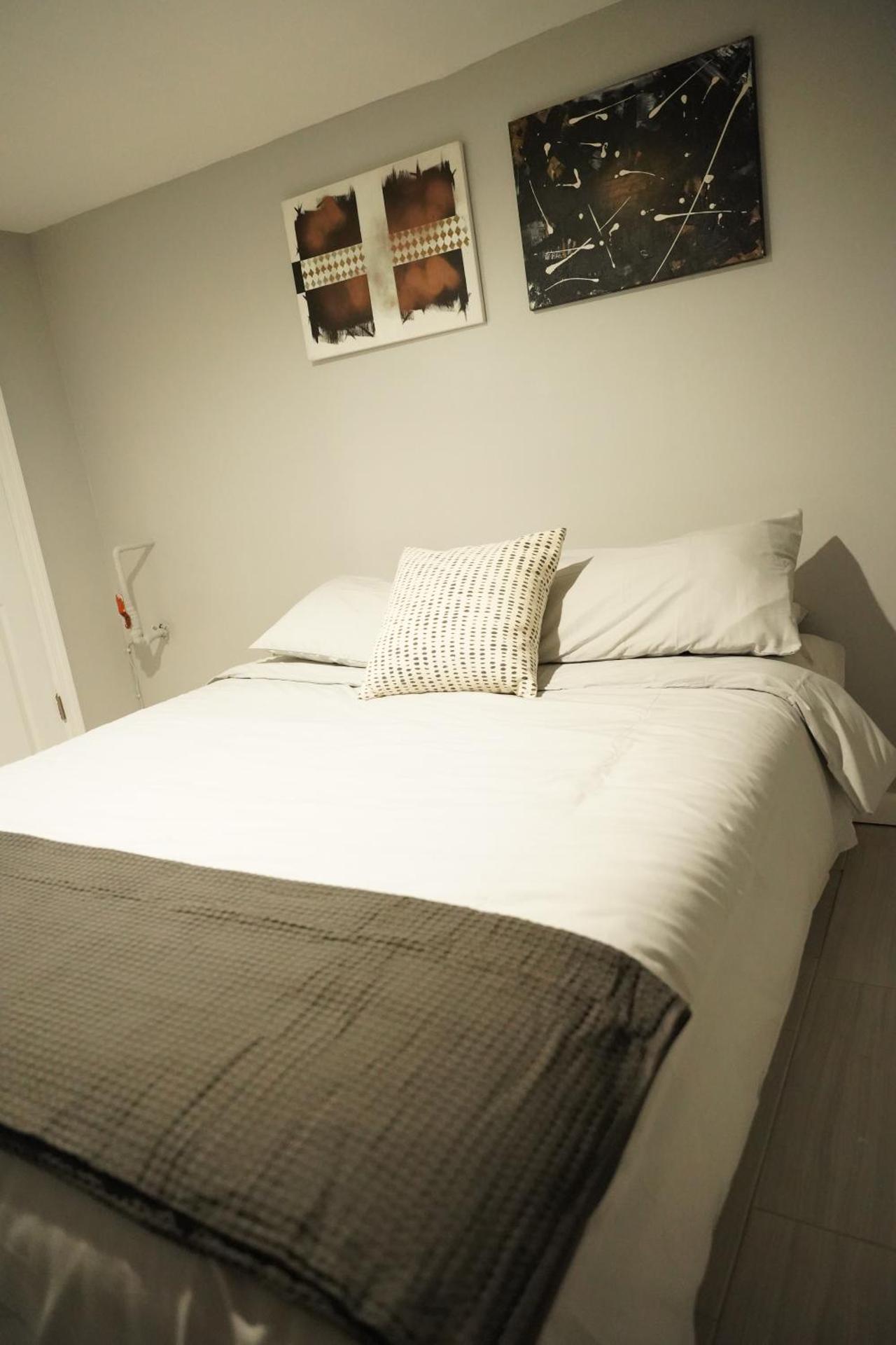 Cozy 2 Bedroom In A Lovely Forest Hills Neighborhood