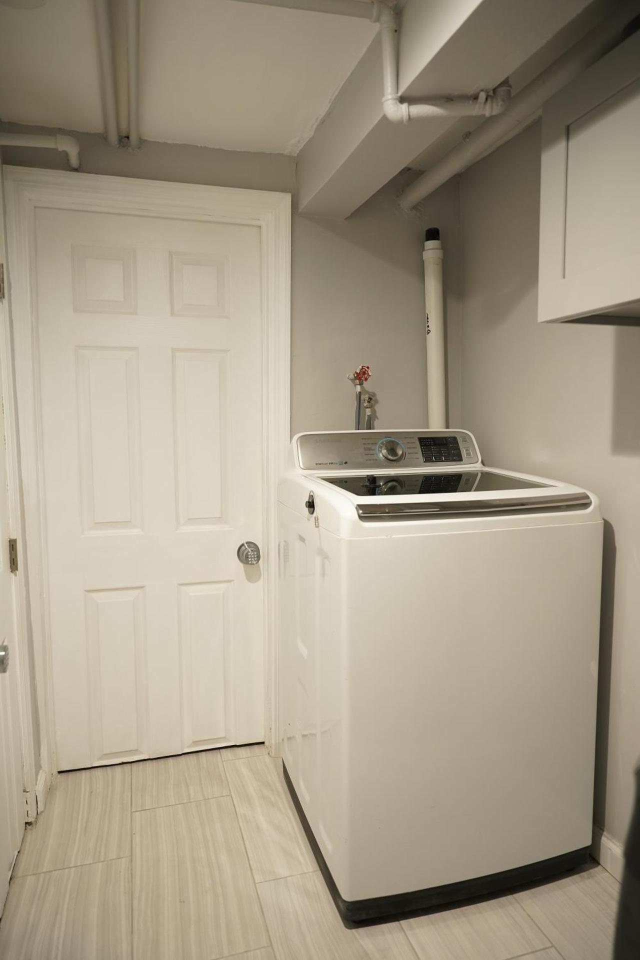 Cozy 2 Bedroom In A Lovely Forest Hills Neighborhood