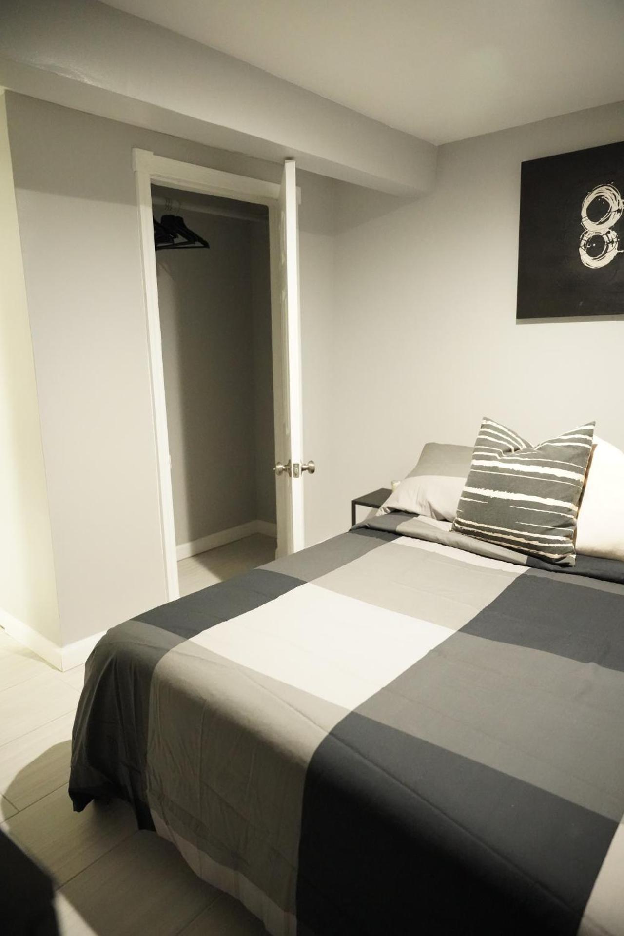 Cozy 2 Bedroom In A Lovely Forest Hills Neighborhood