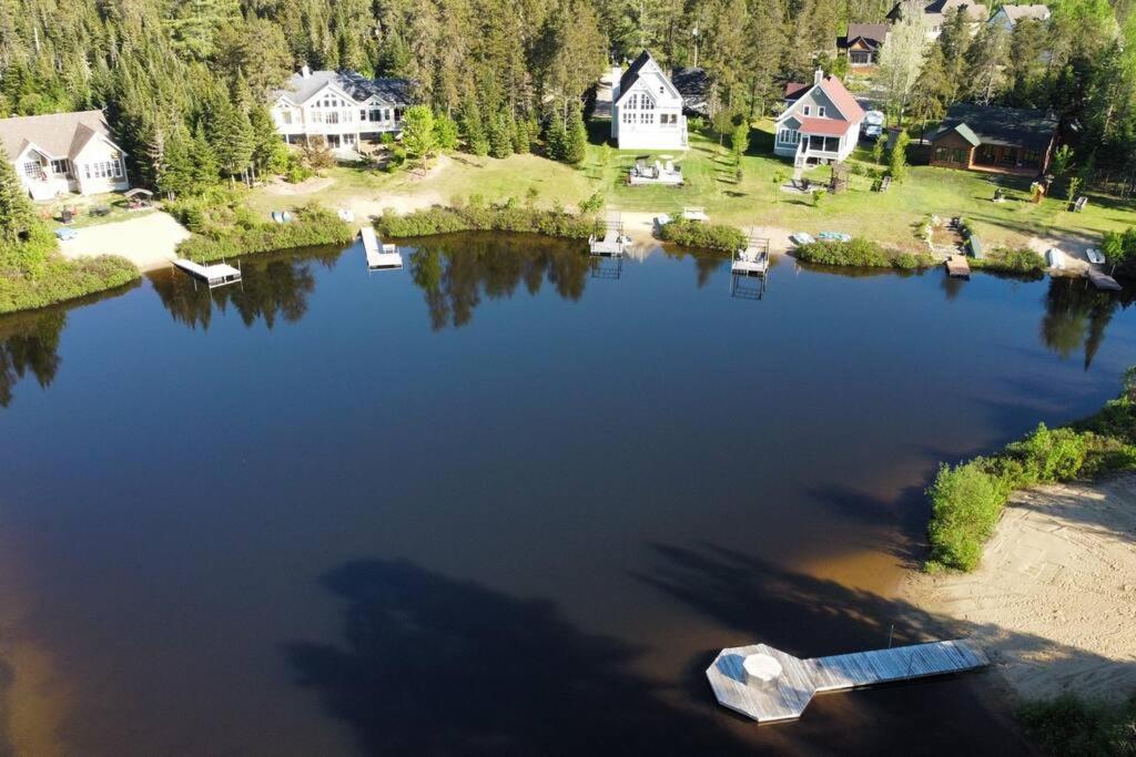 Formidable Waterfront Cottage - Formidable Chalet sur bord de l'eau