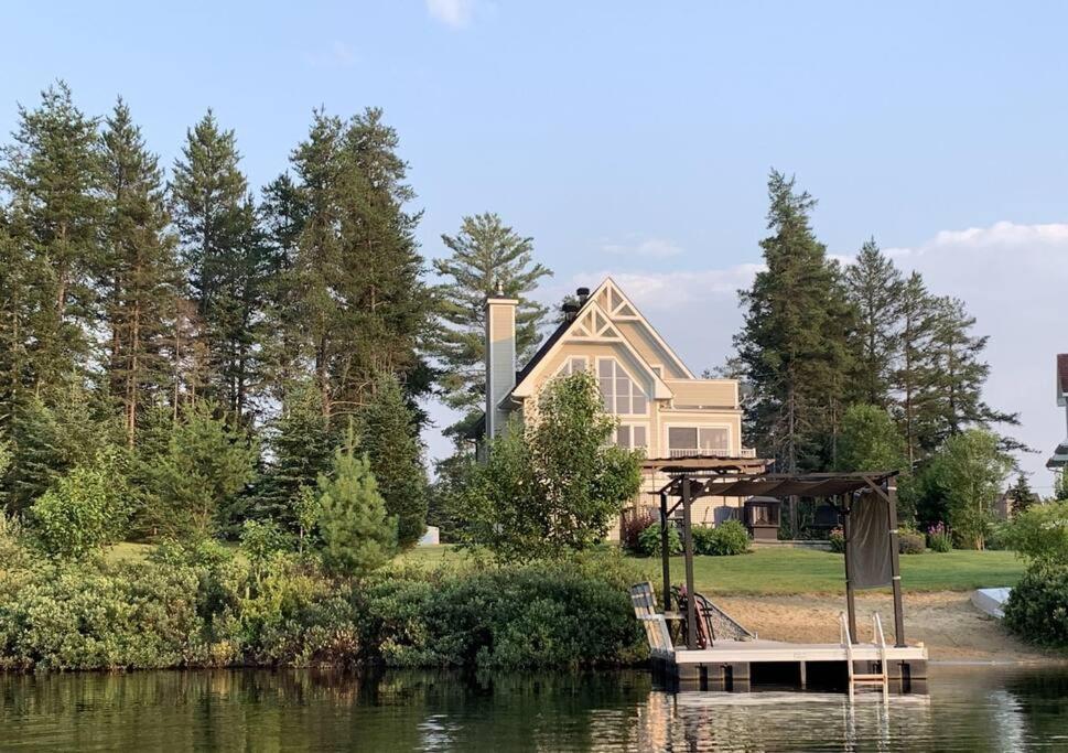 Formidable Waterfront Cottage - Formidable Chalet sur bord de l'eau