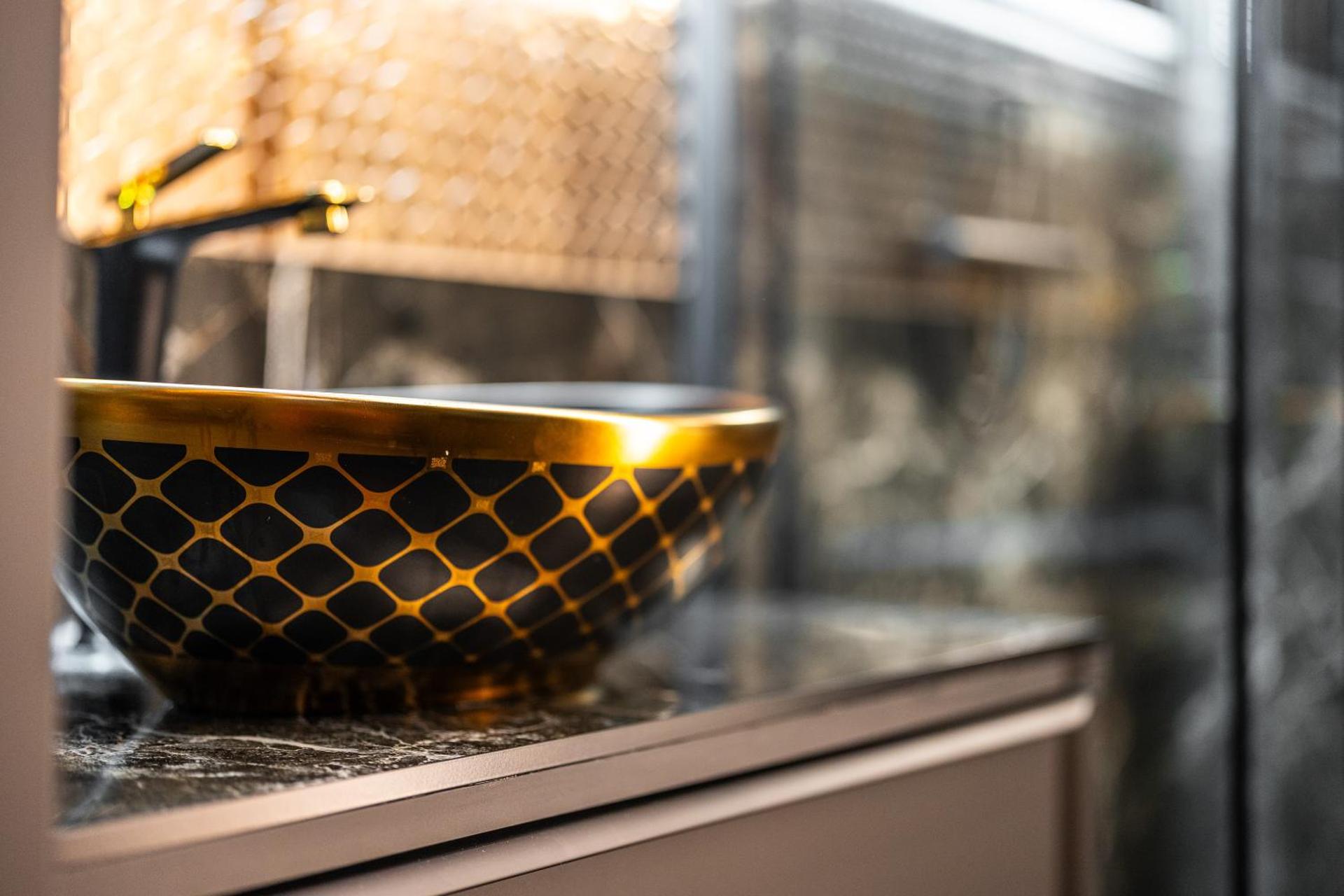 Black Luxury Apartment