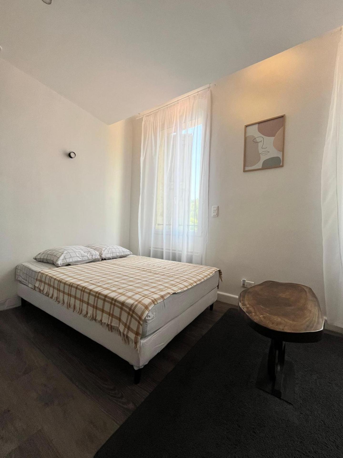 Studio lumineux avec belle vue