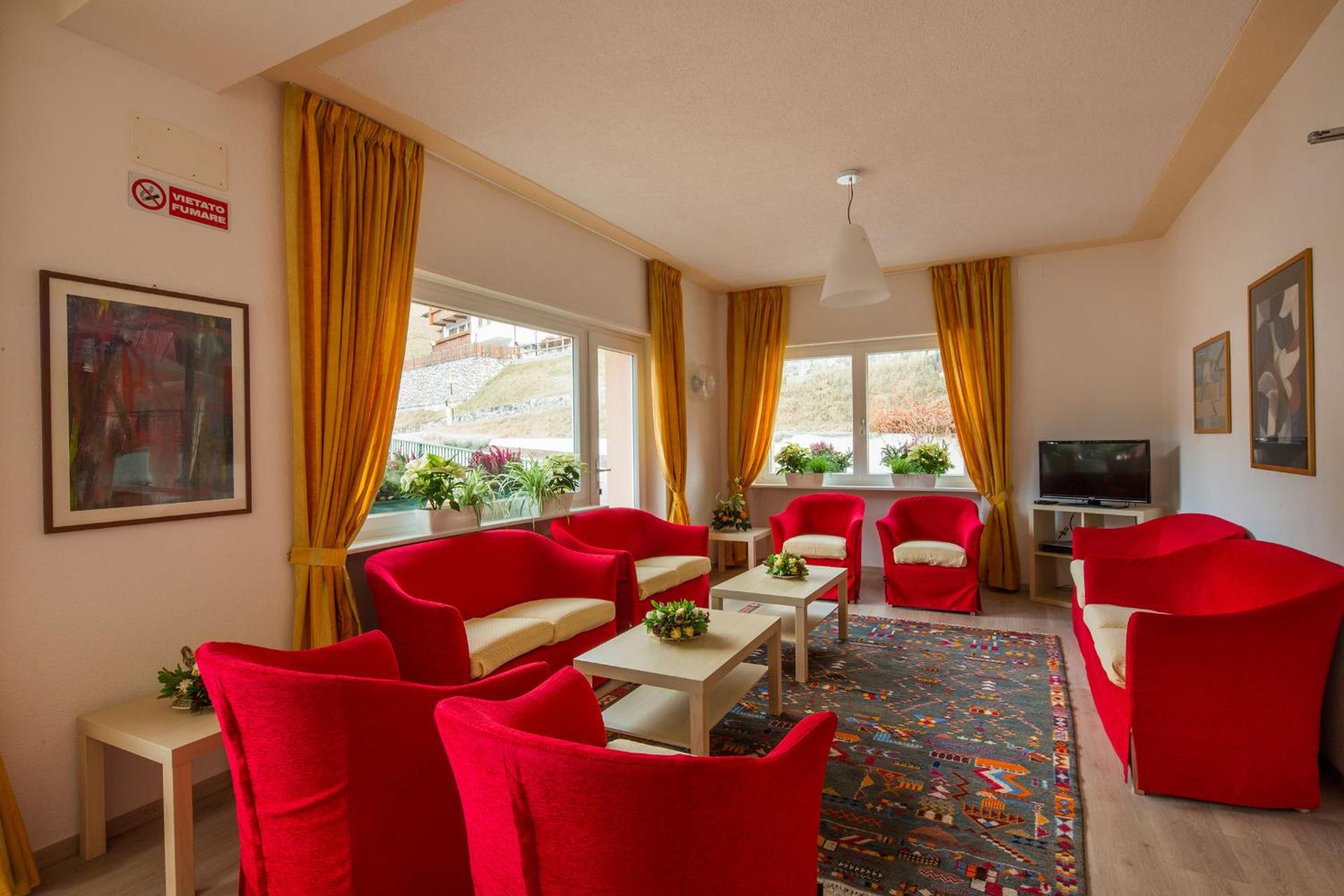 Communal lounge/ TV room