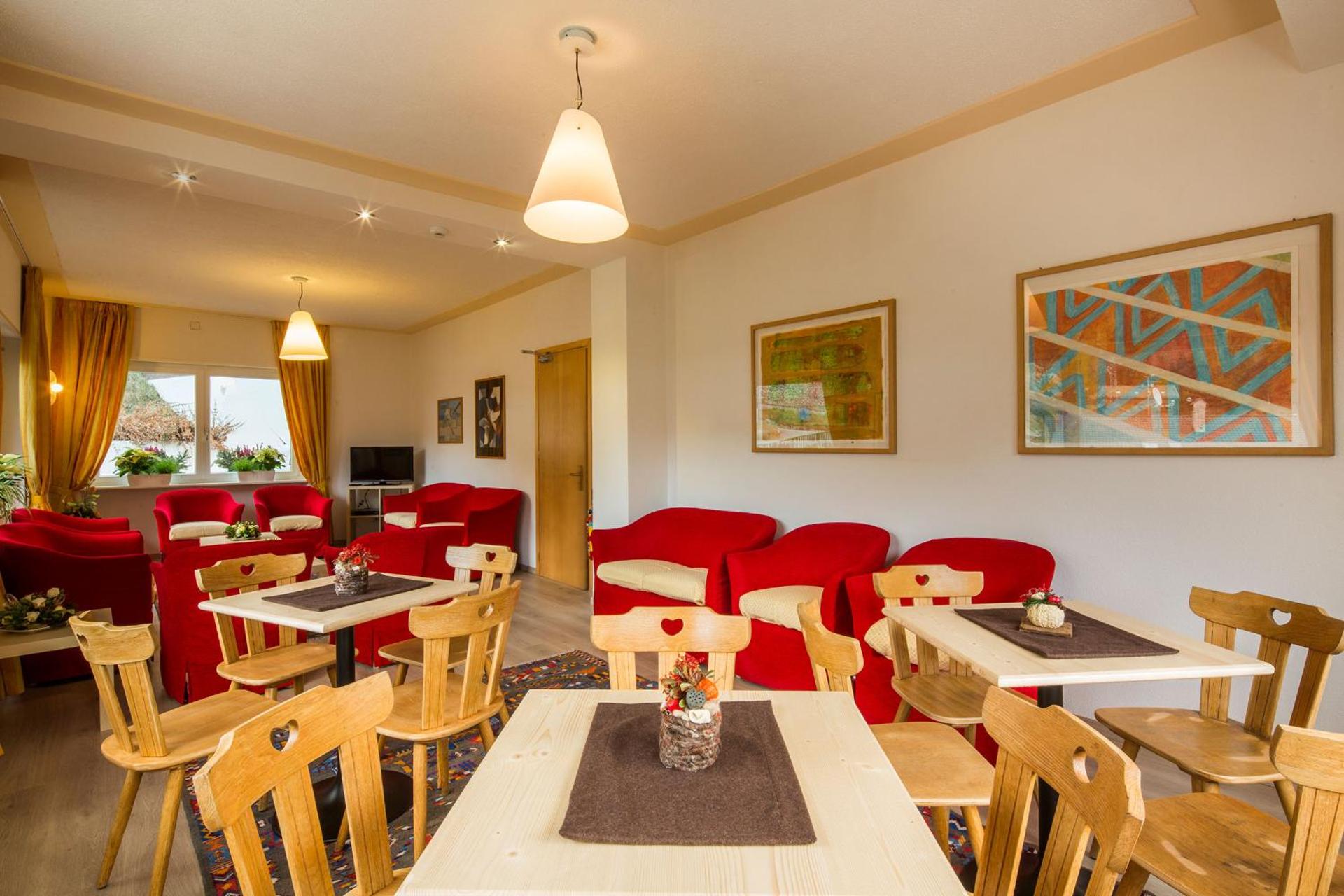 Communal lounge/ TV room