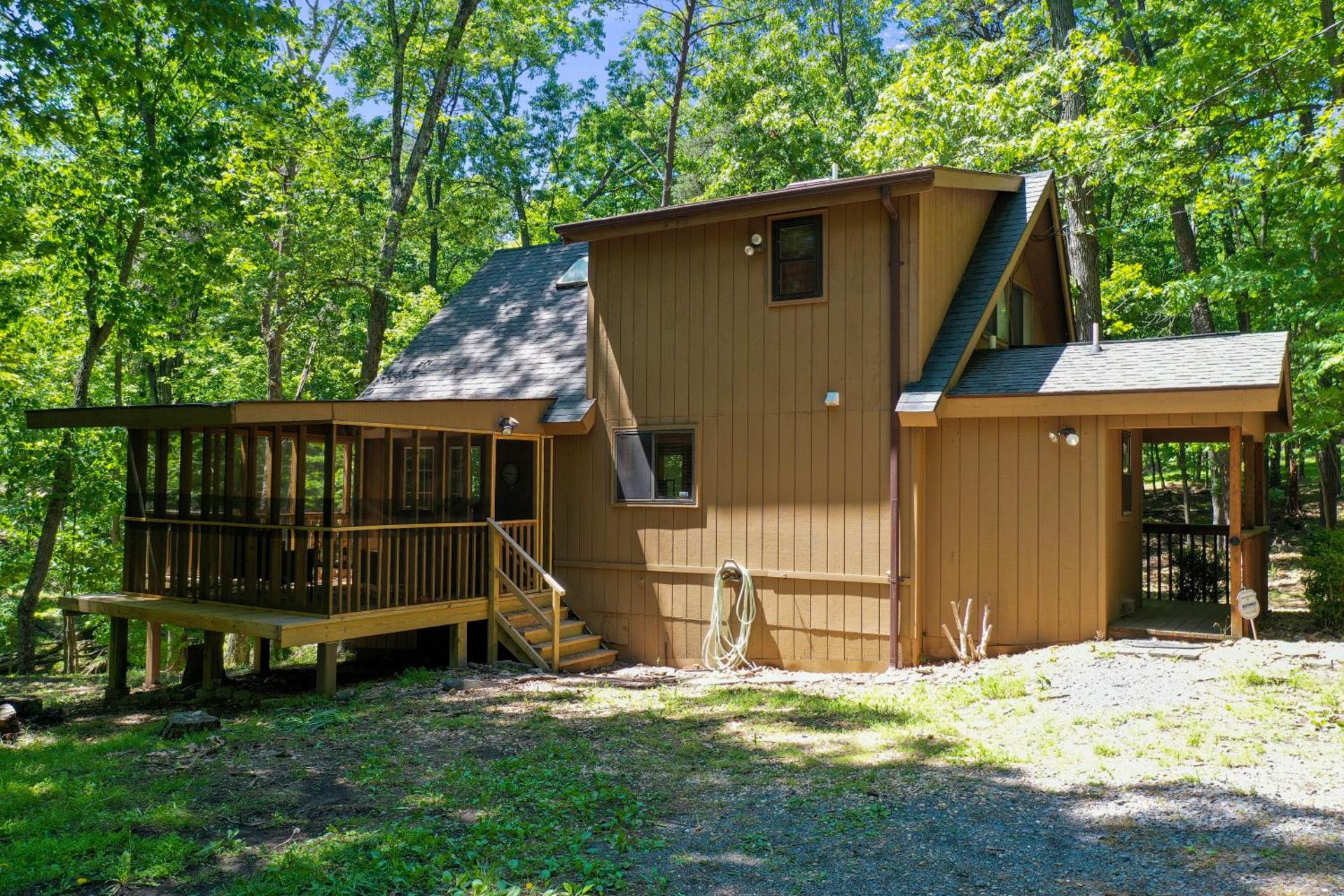 Dog-Friendly A-Frame with Firepit and Fall Foliage