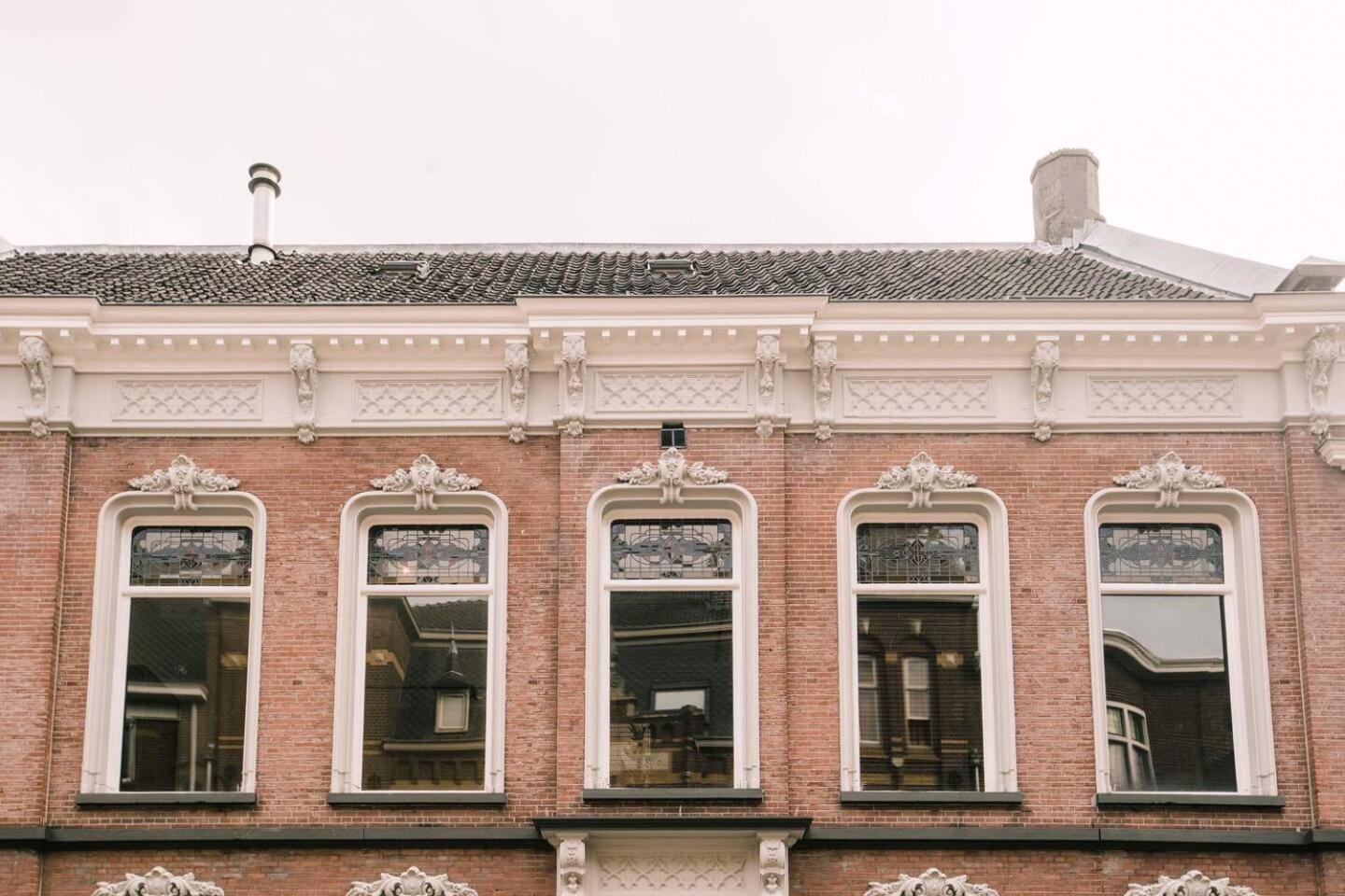 HotelBed w aircon at City Villa Tilburg Willem 1