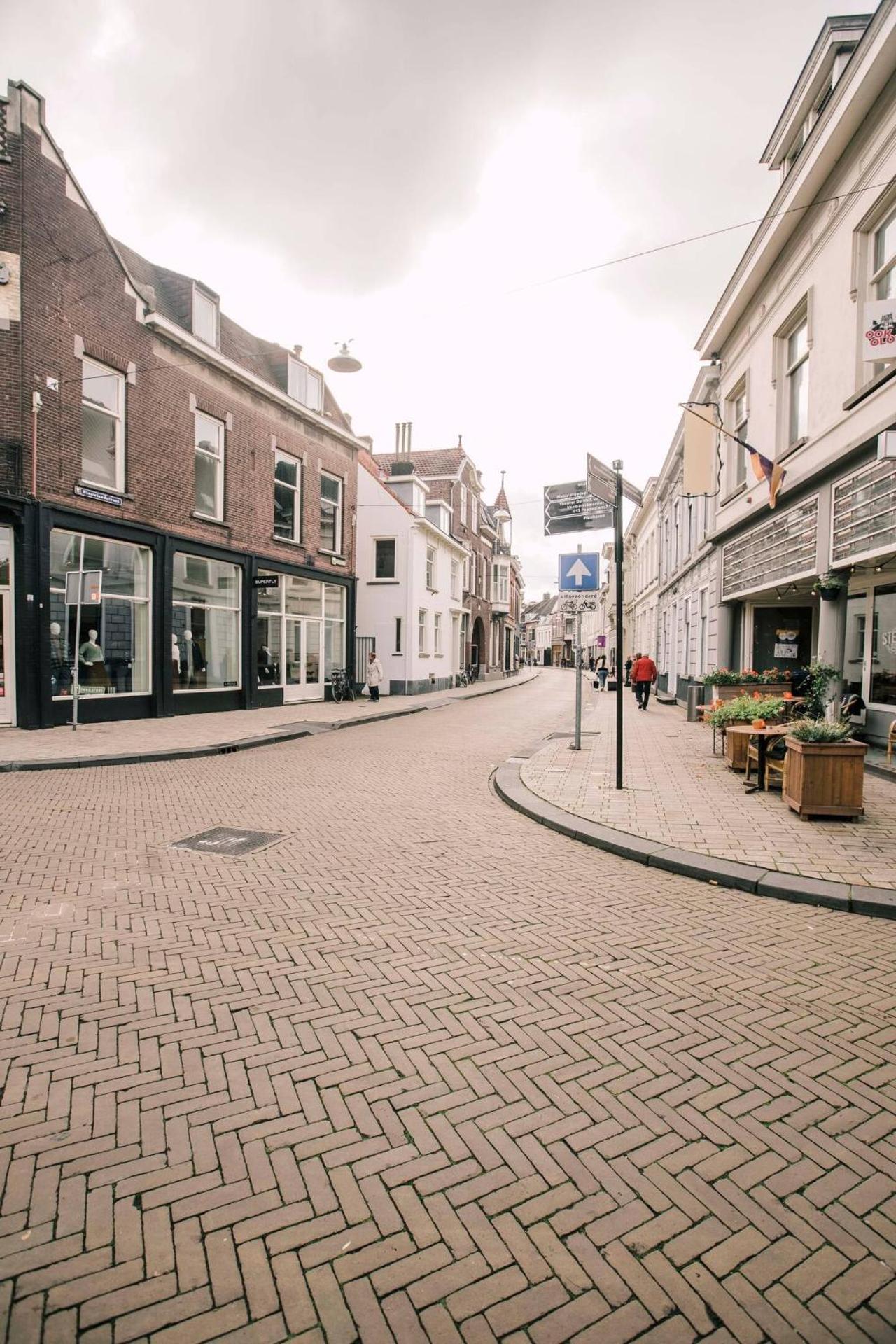 HotelBed w aircon at City Villa Tilburg Willem 1