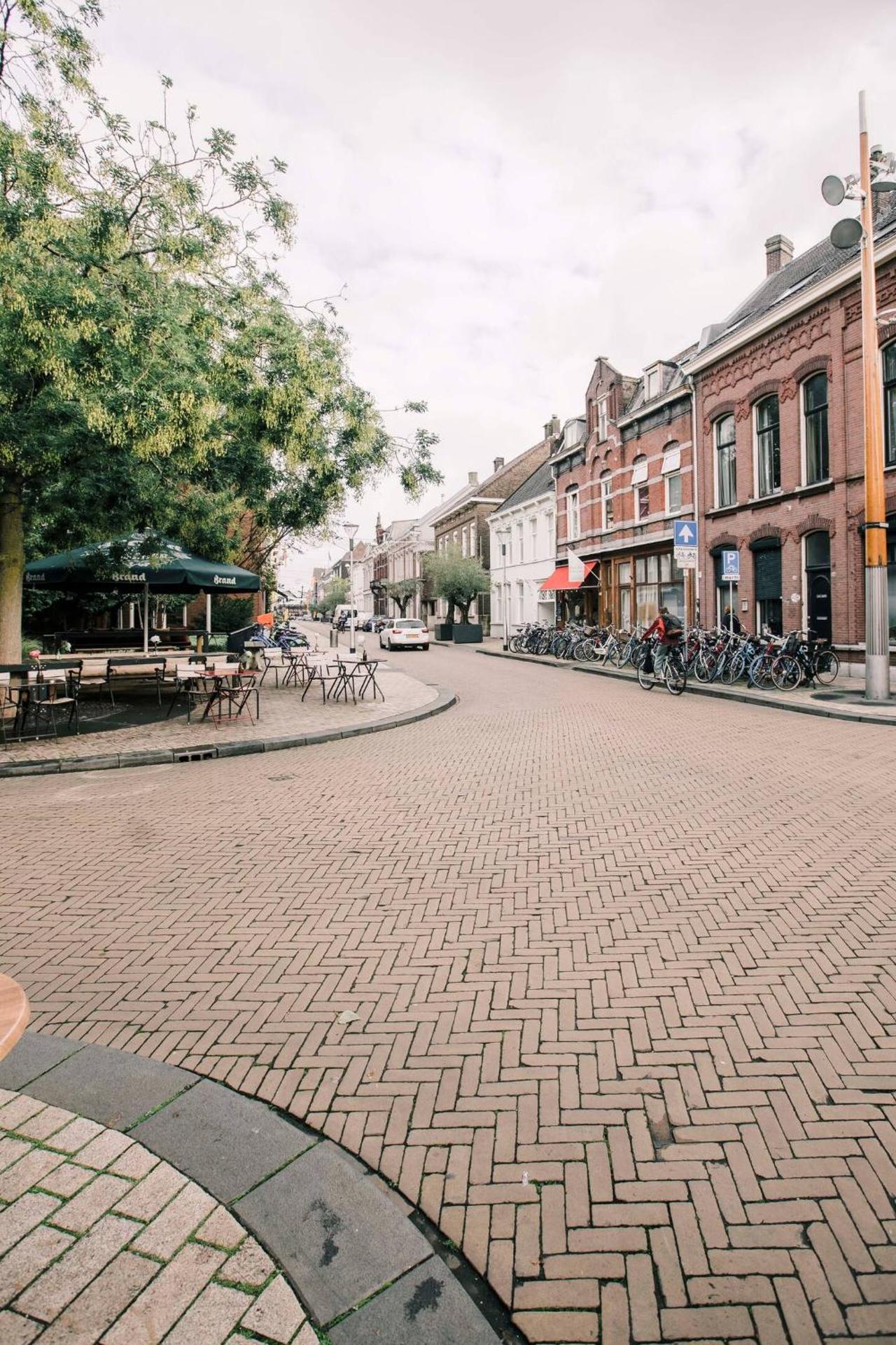 HotelBed w aircon at City Villa Tilburg Willem 1